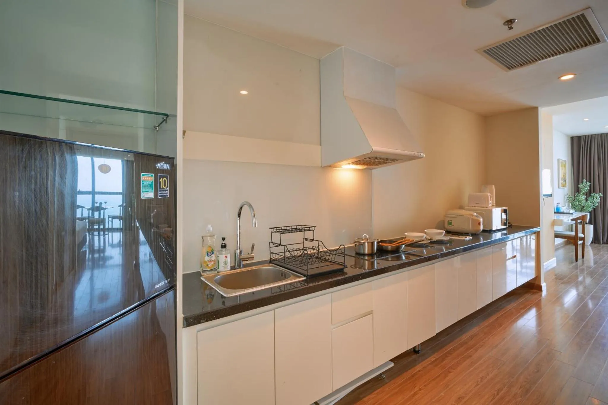 Kitchen or kitchenette in S Lux Apartment Starcity with Sea View