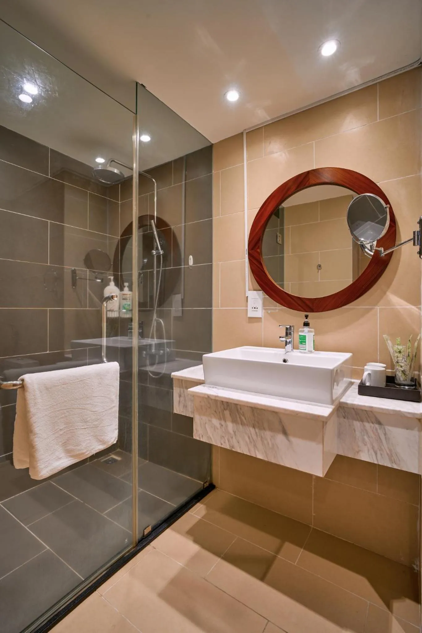 Shower in S Lux Apartment Starcity with Sea View