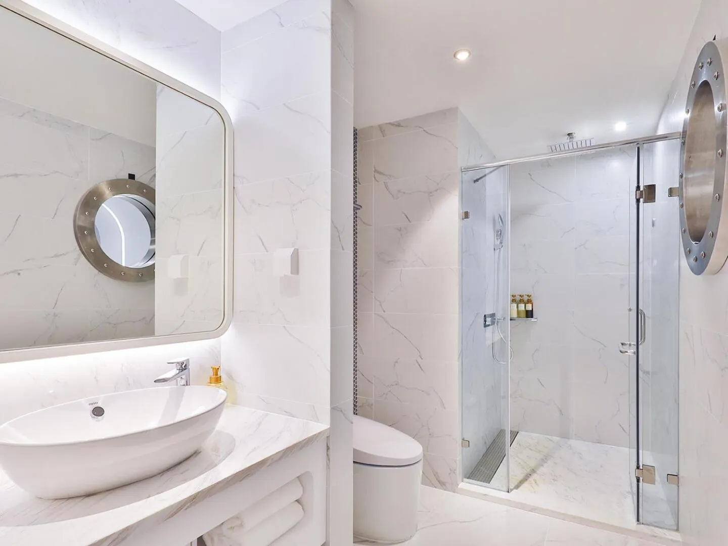 Toilet in Crystal Orange Hotel Shanghai University Dachang