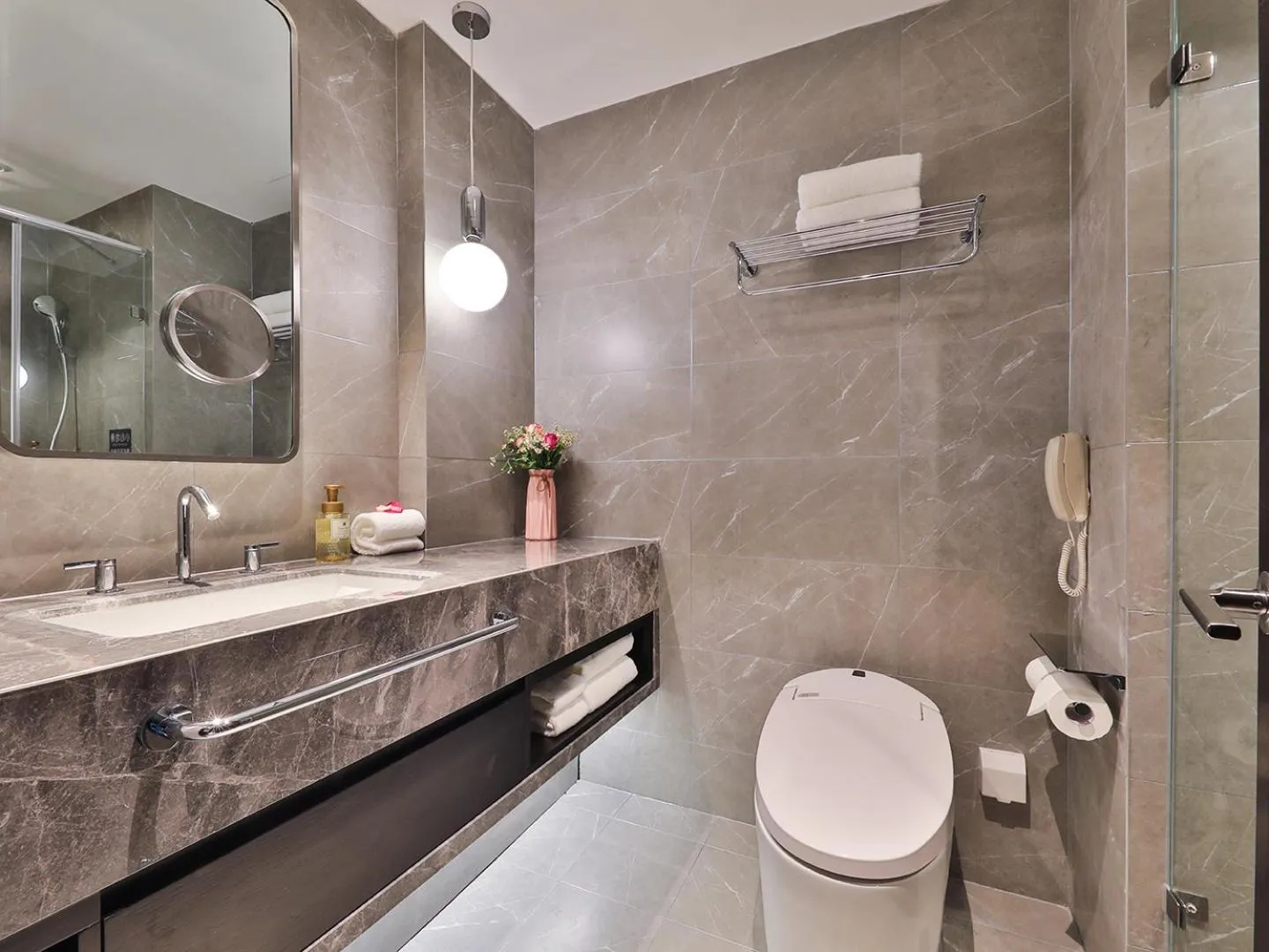 Toilet in Crystal Orange Hotel Shanghai University Dachang