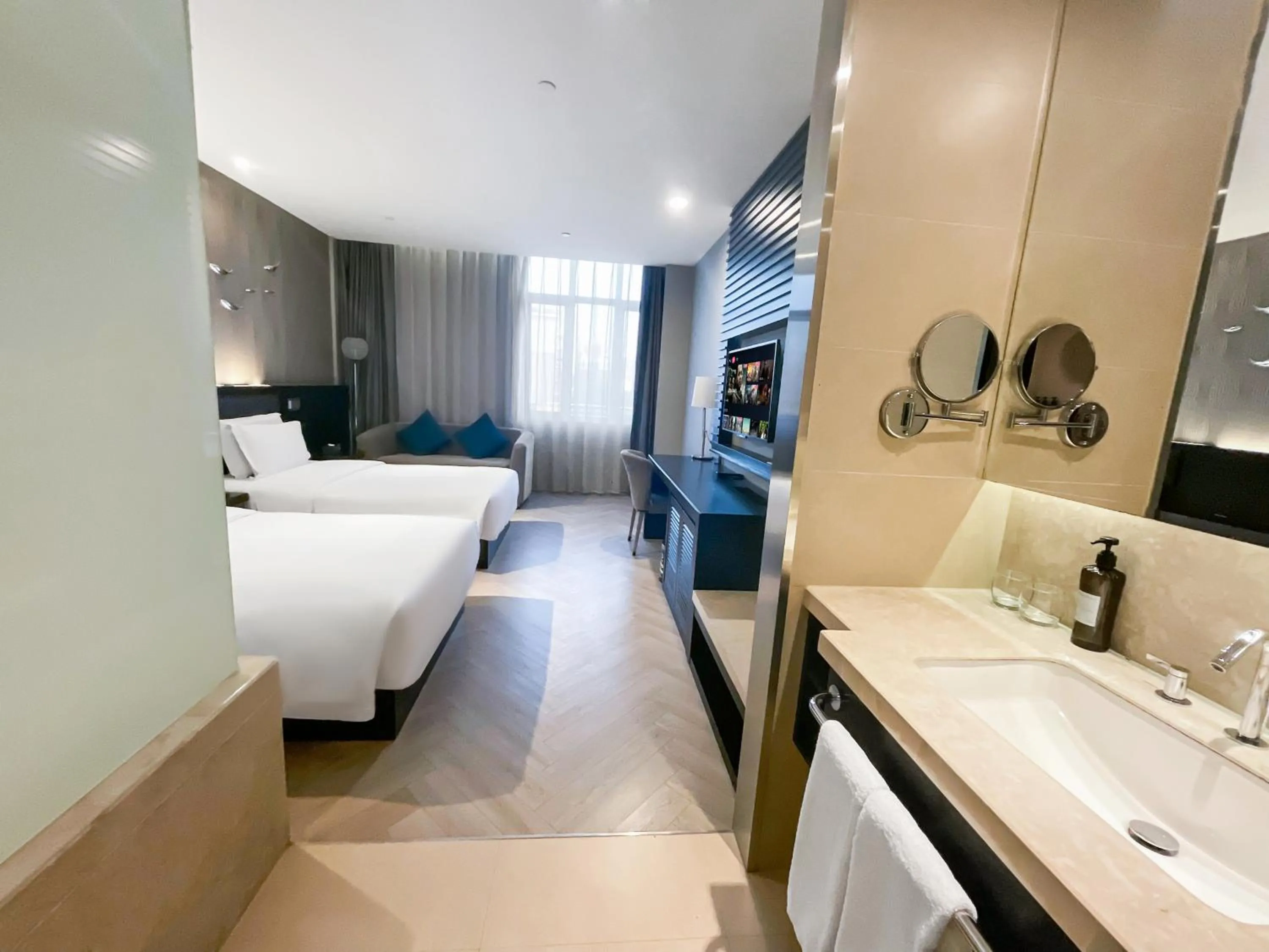 Bedroom, Bed in Crystal Orange Hotel Shanghai International Tourism Resort Chuansha