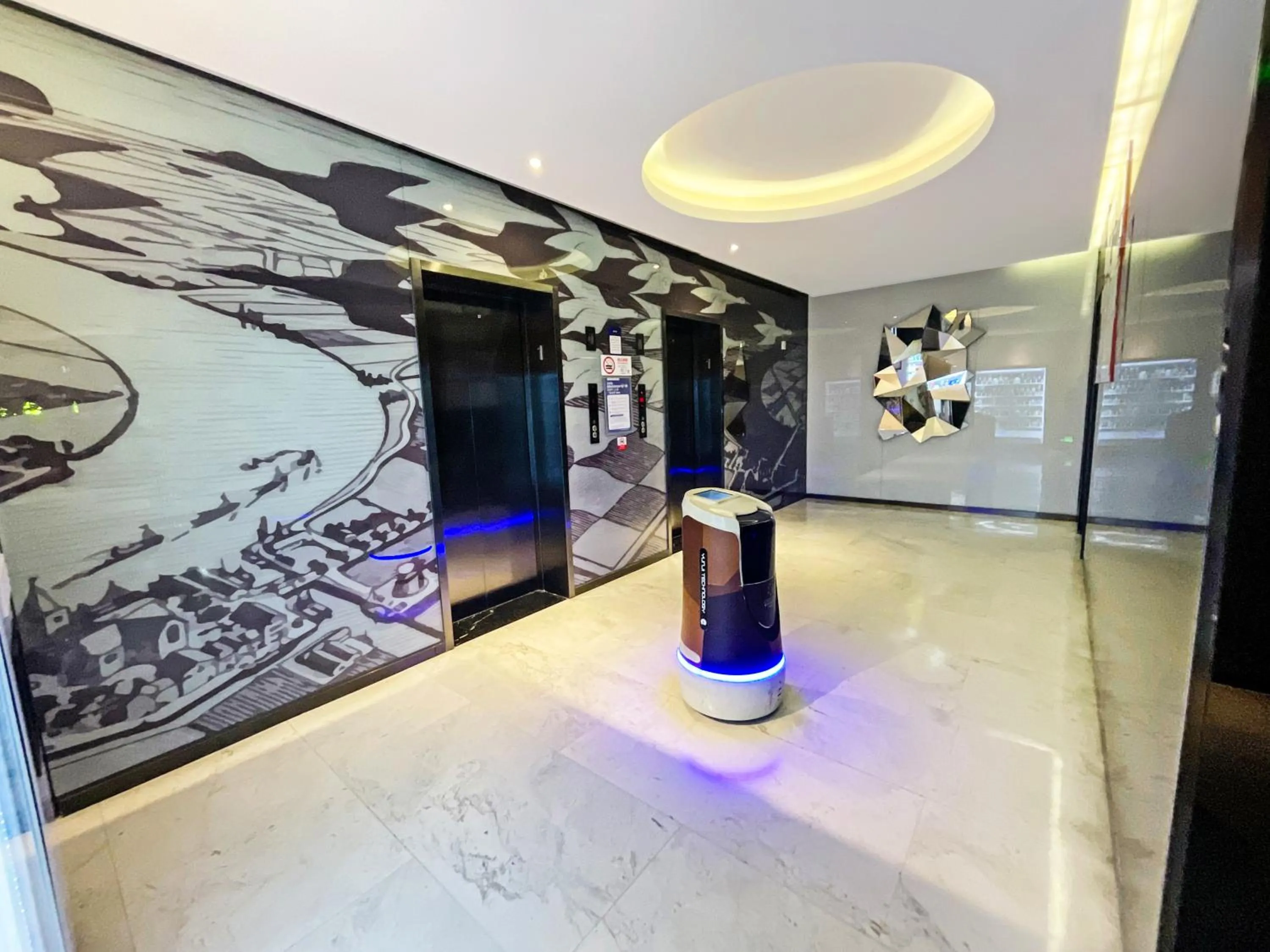 elevator in Crystal Orange Hotel Shanghai International Tourism Resort Chuansha