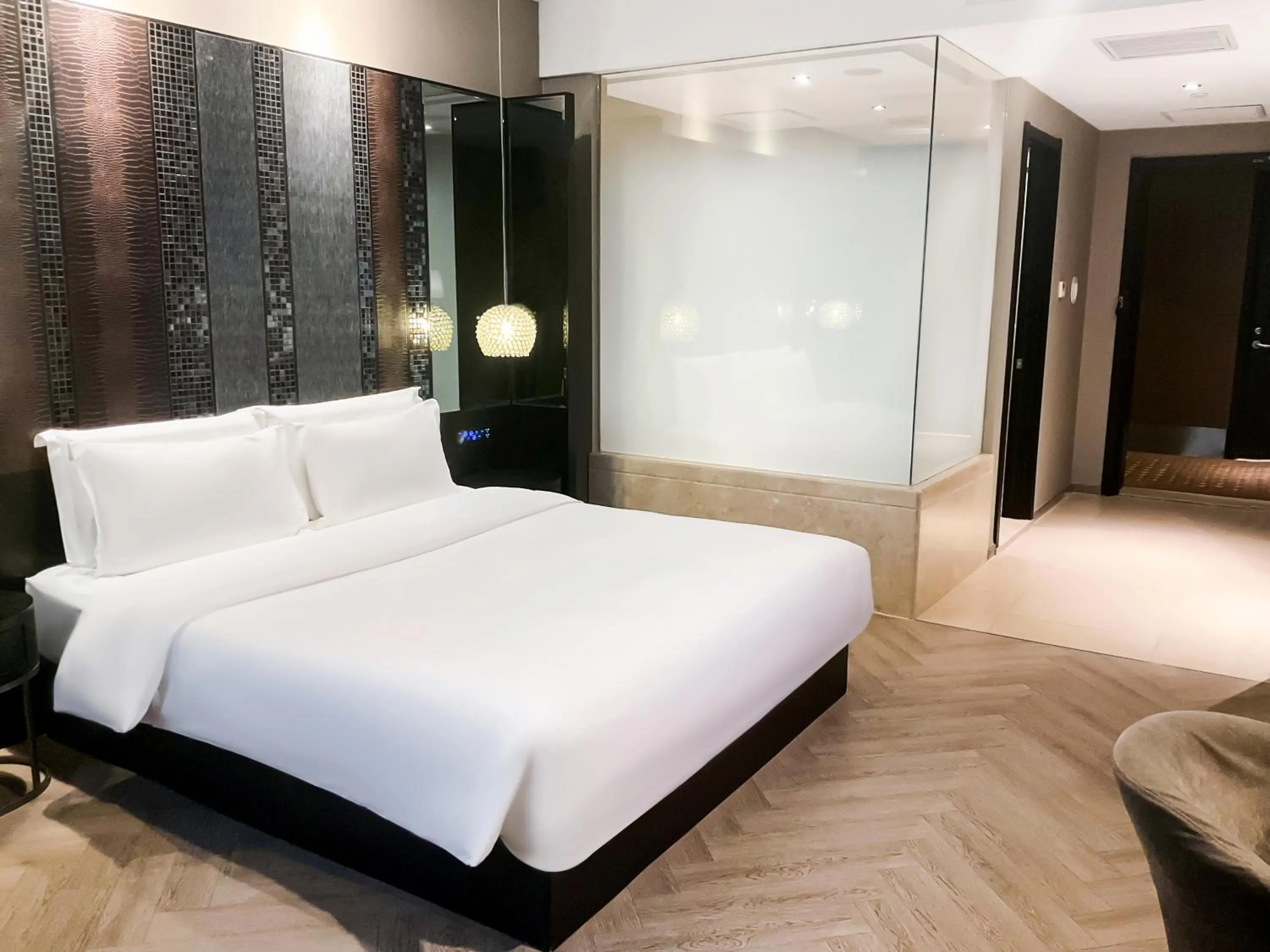 Bedroom, Bed in Crystal Orange Hotel Shanghai International Tourism Resort Chuansha