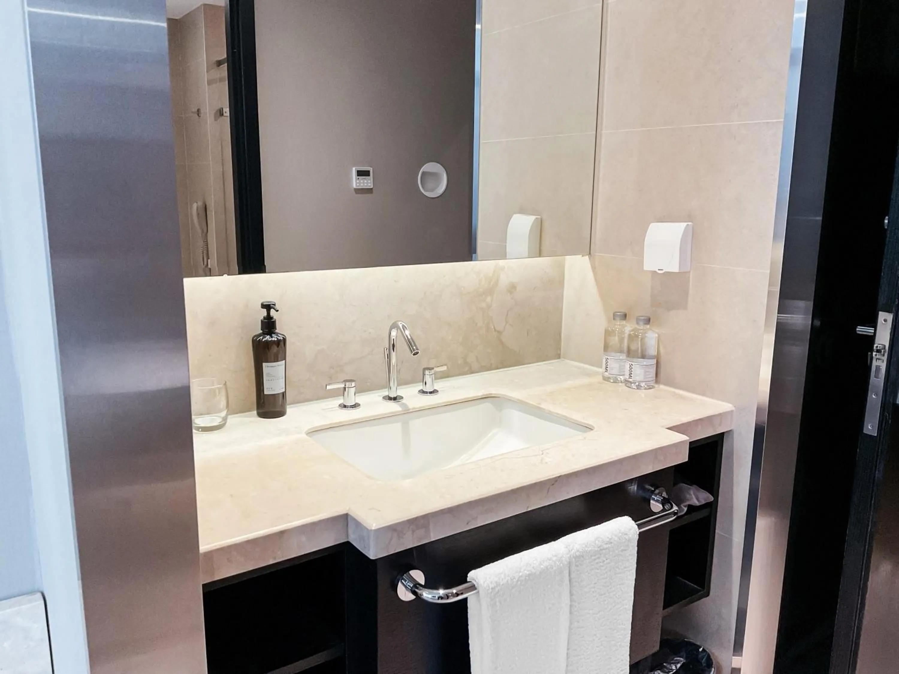 Bathroom in Crystal Orange Hotel Shanghai International Tourism Resort Chuansha