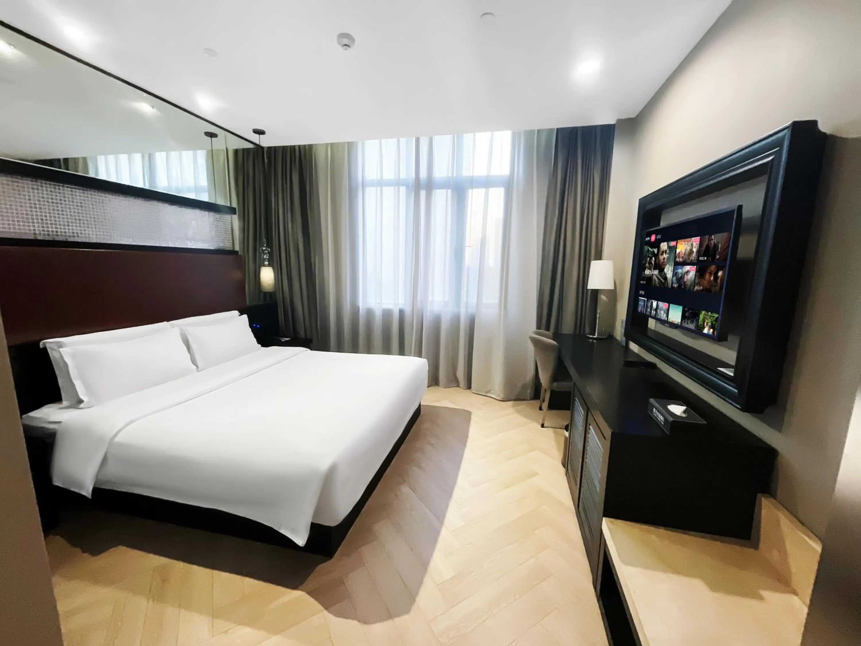Bedroom, Bed in Crystal Orange Hotel Shanghai International Tourism Resort Chuansha