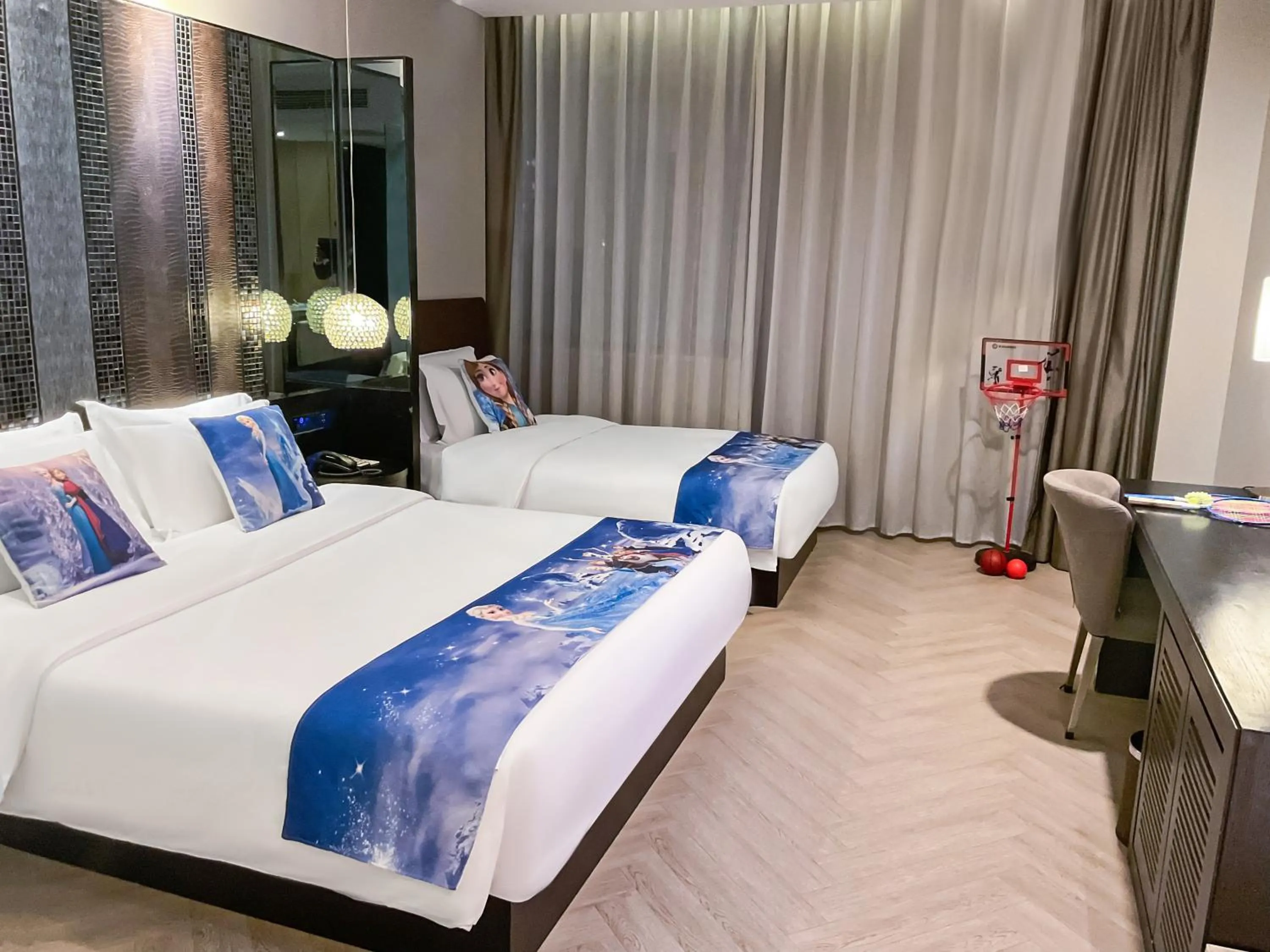 Bed in Crystal Orange Hotel Shanghai International Tourism Resort Chuansha