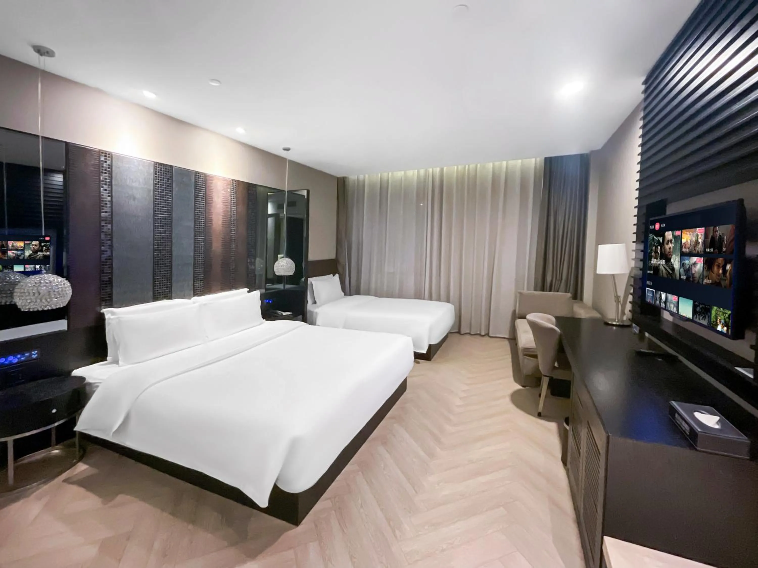 Bedroom, Bed in Crystal Orange Hotel Shanghai International Tourism Resort Chuansha