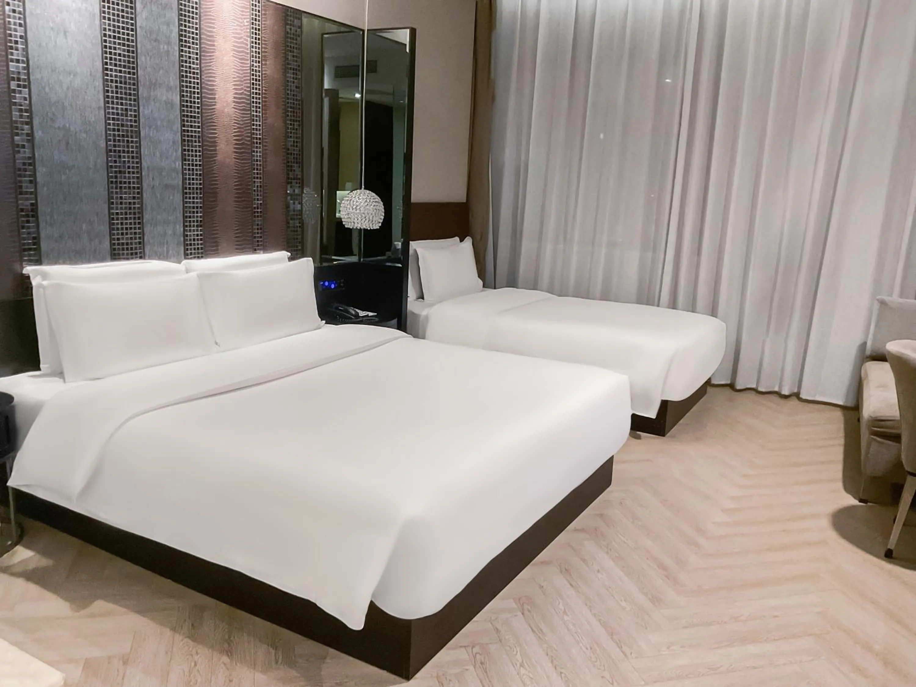 Bedroom, Bed in Crystal Orange Hotel Shanghai International Tourism Resort Chuansha