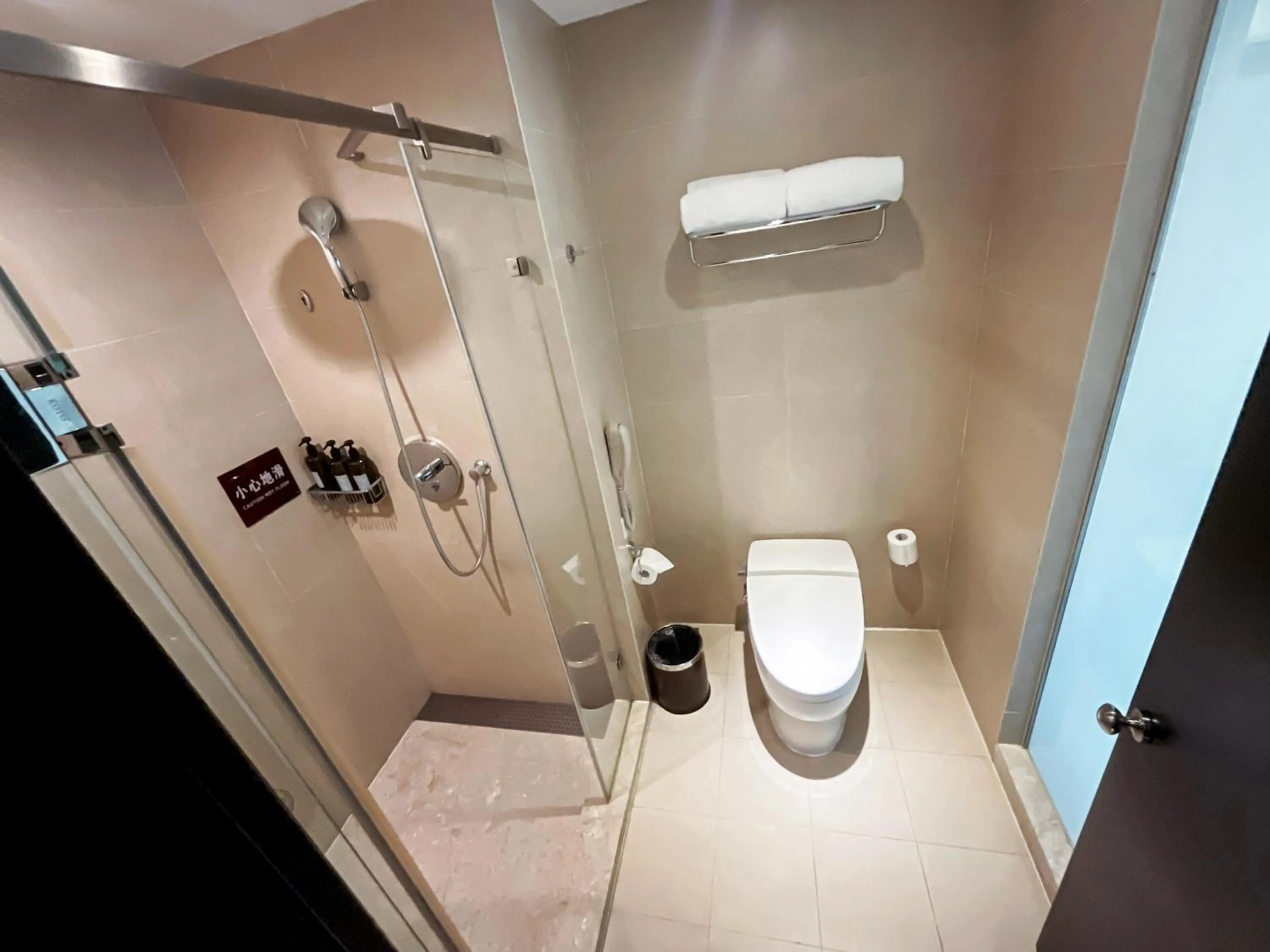 Shower in Crystal Orange Hotel Shanghai International Tourism Resort Chuansha