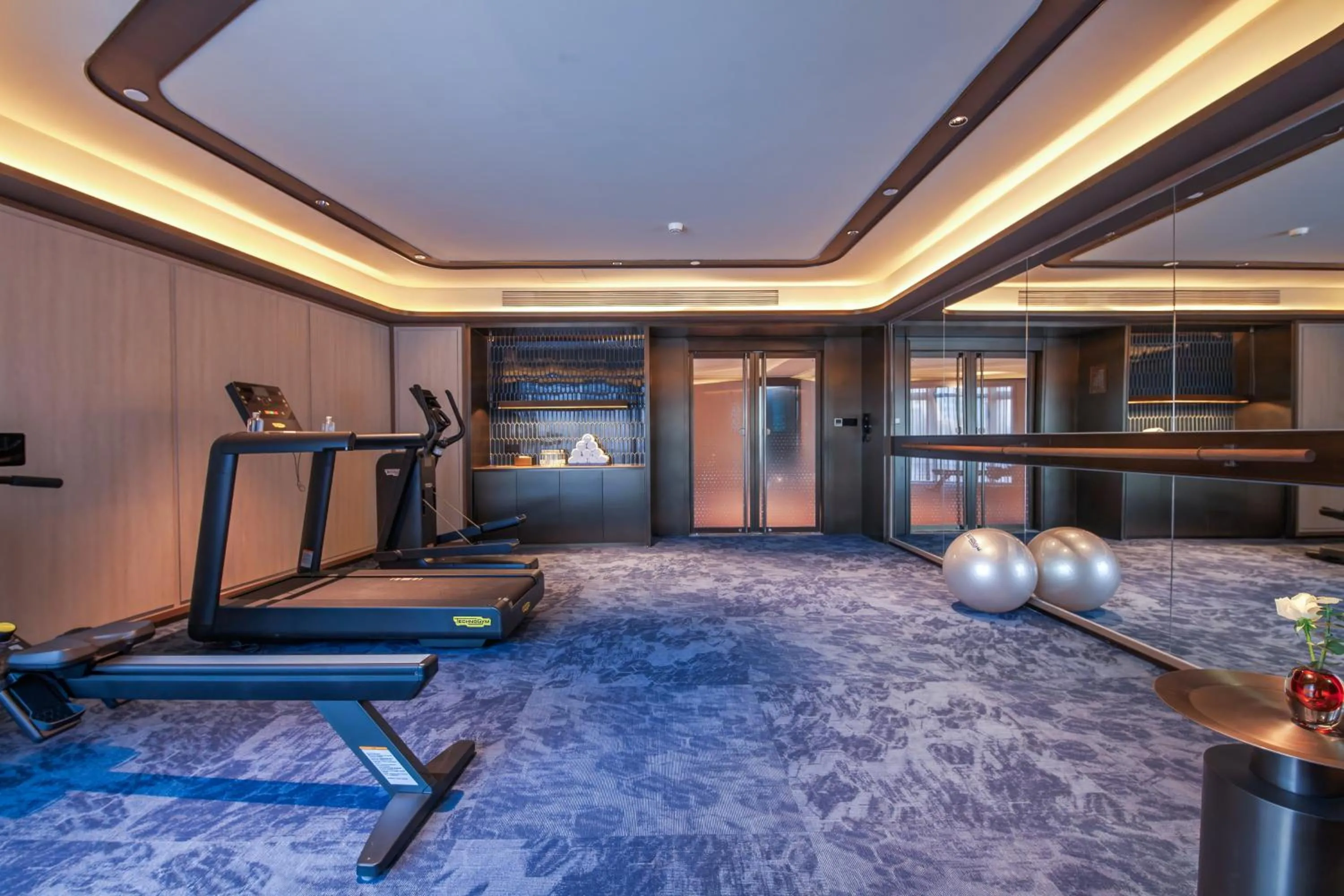 Crystal Hotel, Nanjing Road Pedestrian Street, The Bund, Shanghai