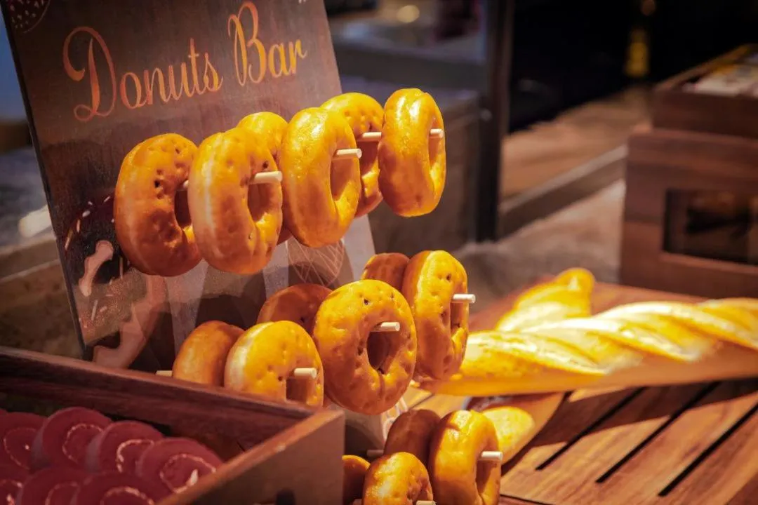 Breakfast in Crystal Hotel, Nanjing Road Pedestrian Street, The Bund, Shanghai