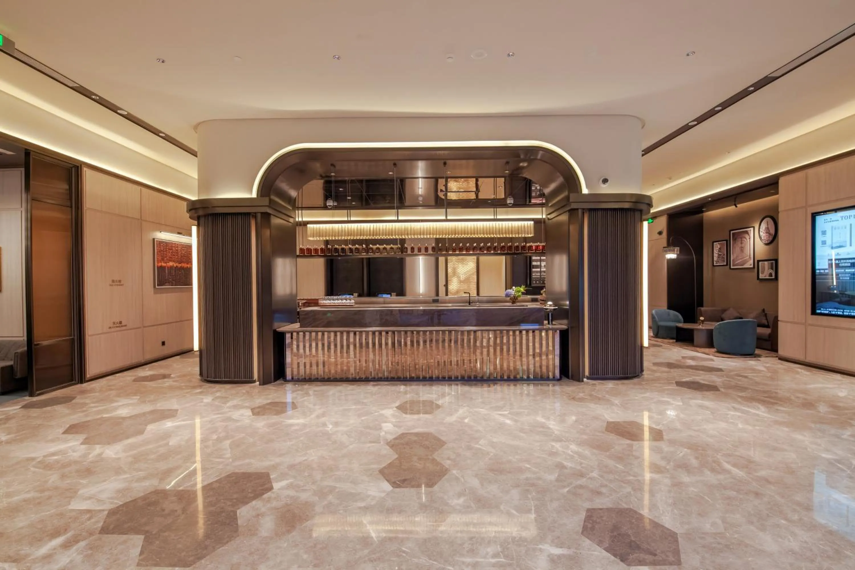 Crystal Hotel, Nanjing Road Pedestrian Street, The Bund, Shanghai