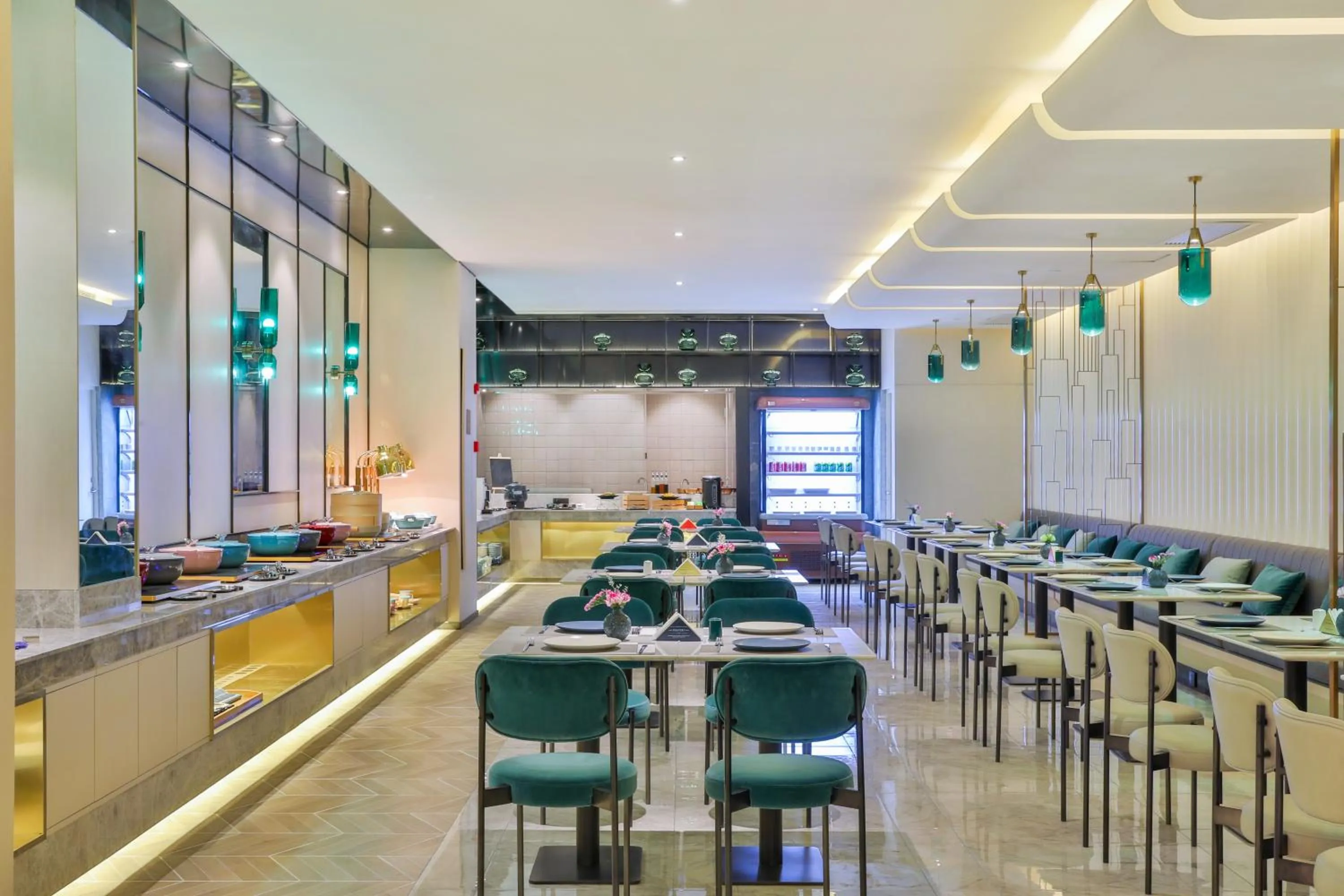 Restaurant/places to eat in Crystal Orange Hotel Shanghai Hongqiao Jinhui Road