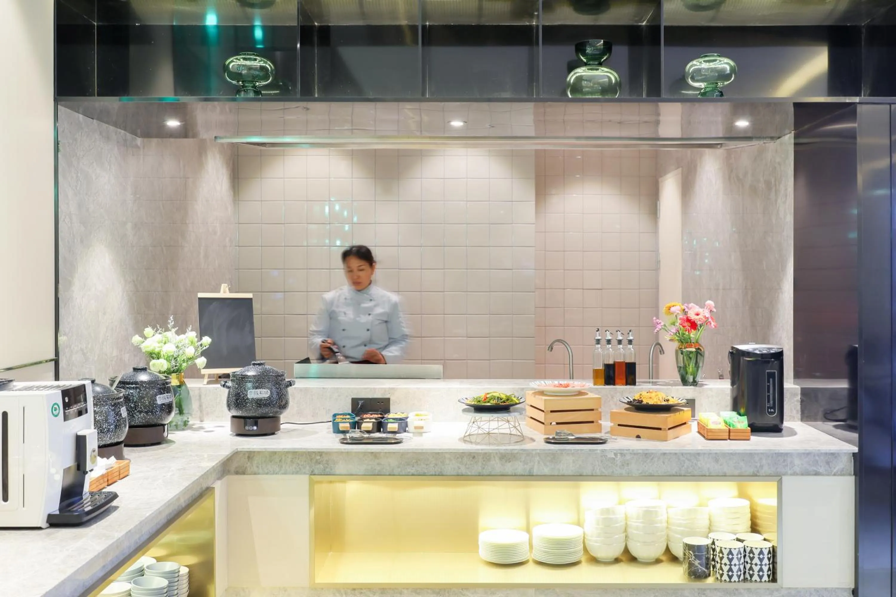 Restaurant/places to eat in Crystal Orange Hotel Shanghai Hongqiao Jinhui Road