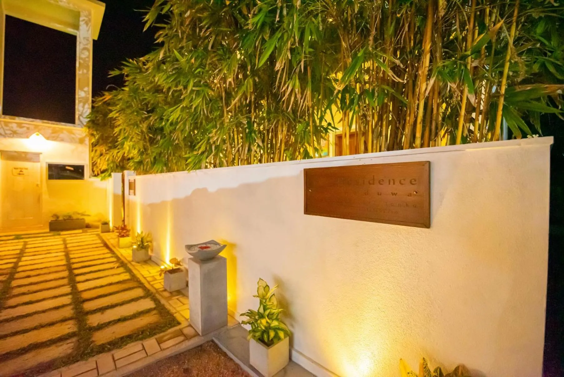 Logo/Certificate/Sign in The Residence Hikkaduwa