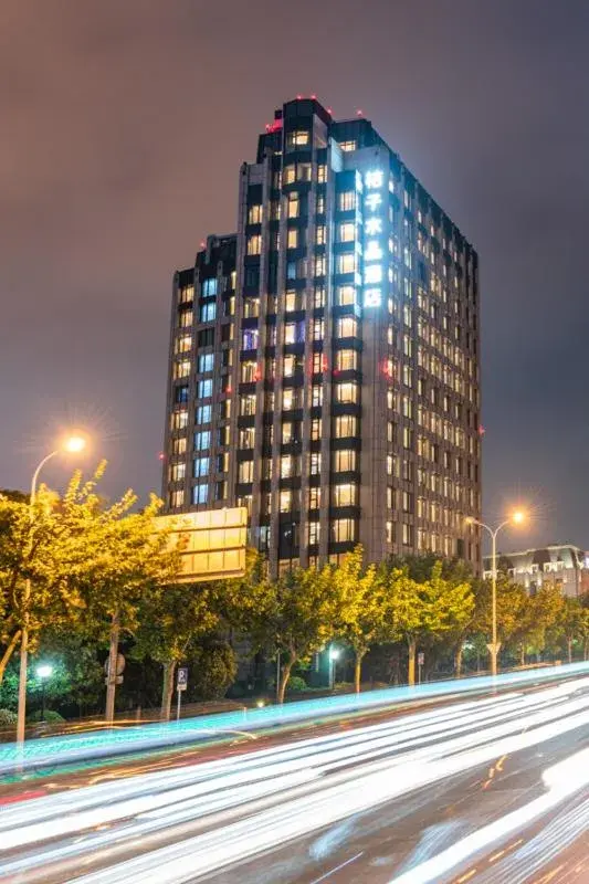 Property building in Shanghai Changfeng Business District Orange Crystal Hotel Property building in Shanghai Changfeng Business District Orange Crystal Hotel