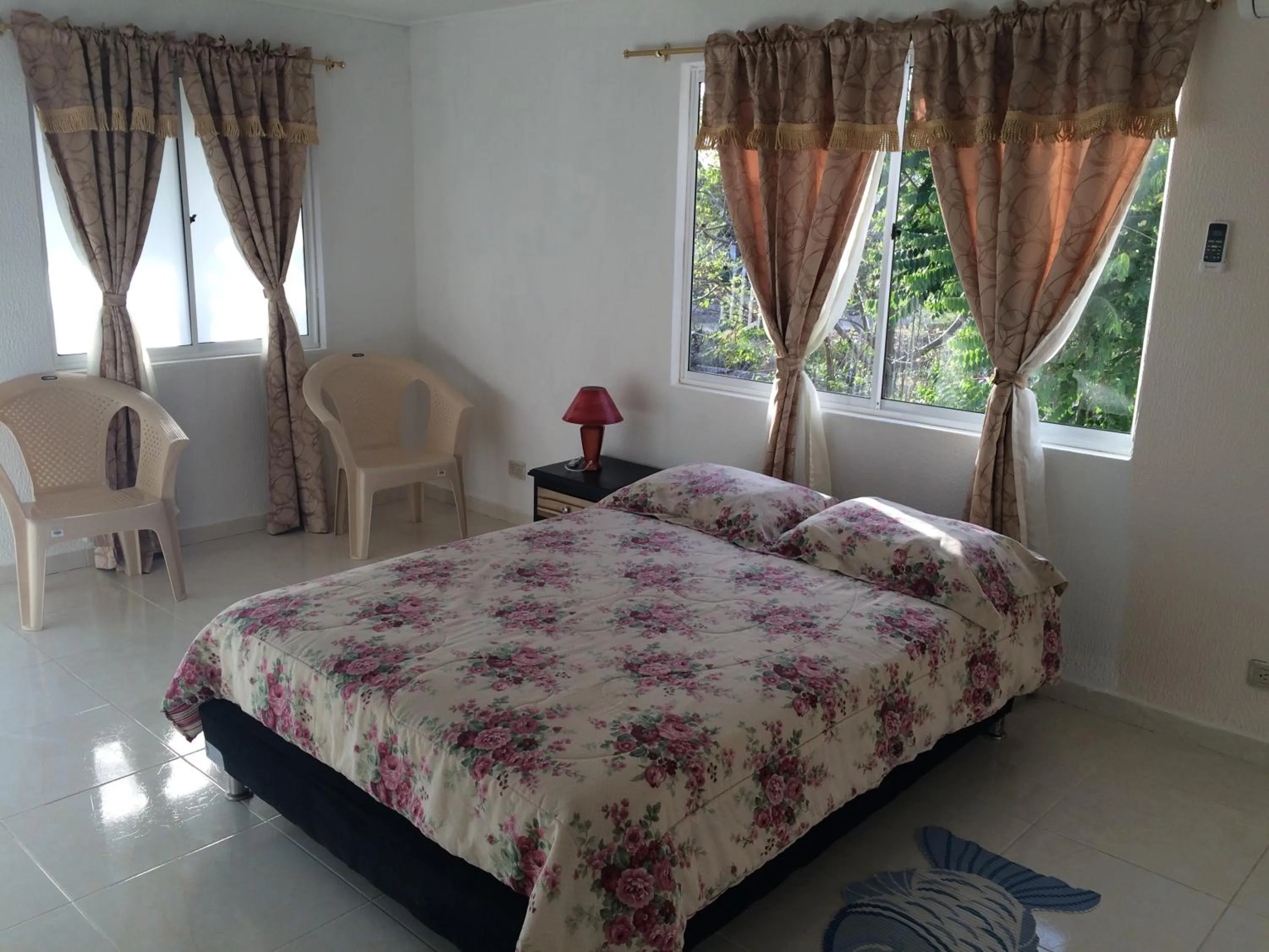 Photo of the whole room, Bed in Posada Miss Portia