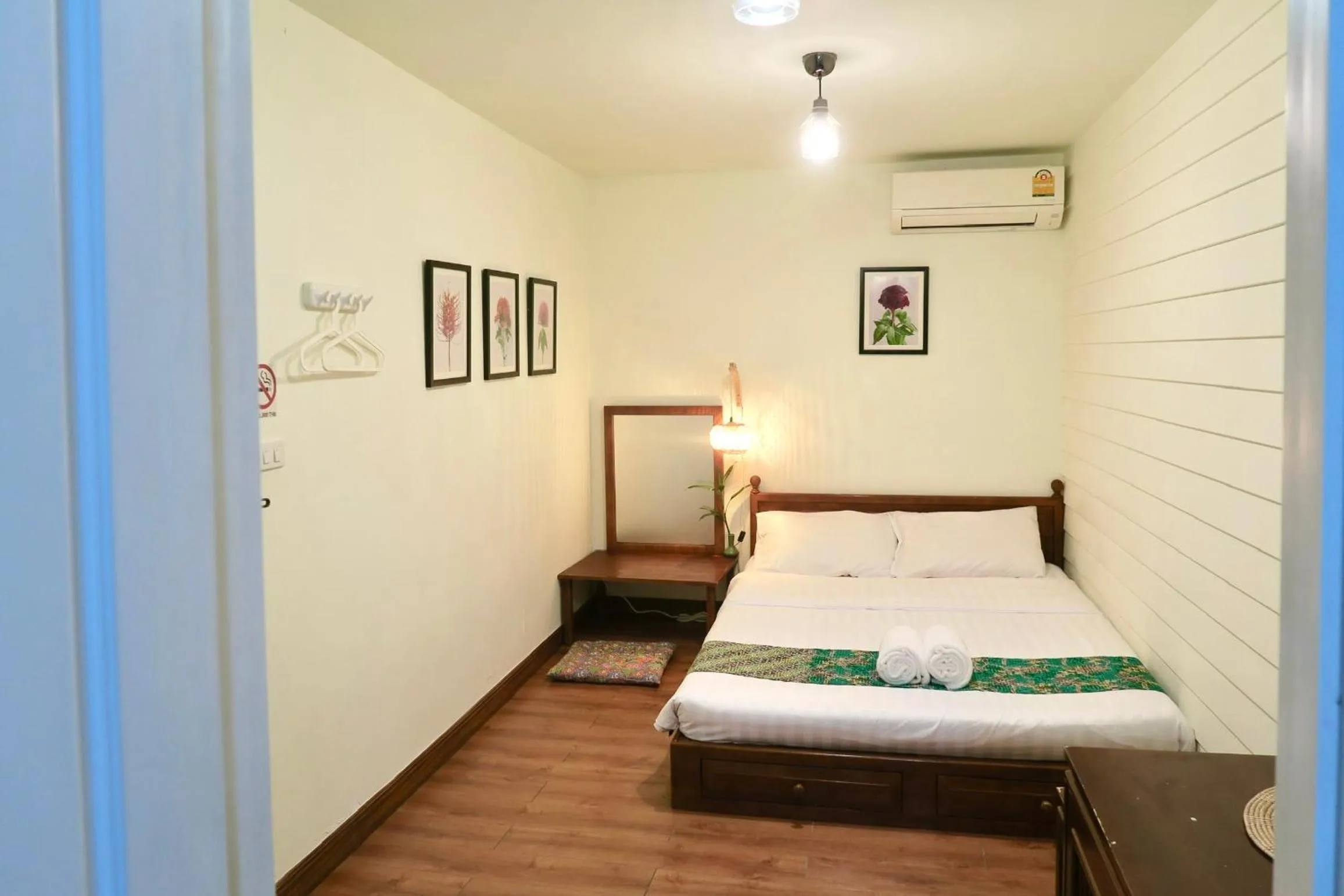 Bedroom, Bed in Les Fleurs Bangkok Hostel