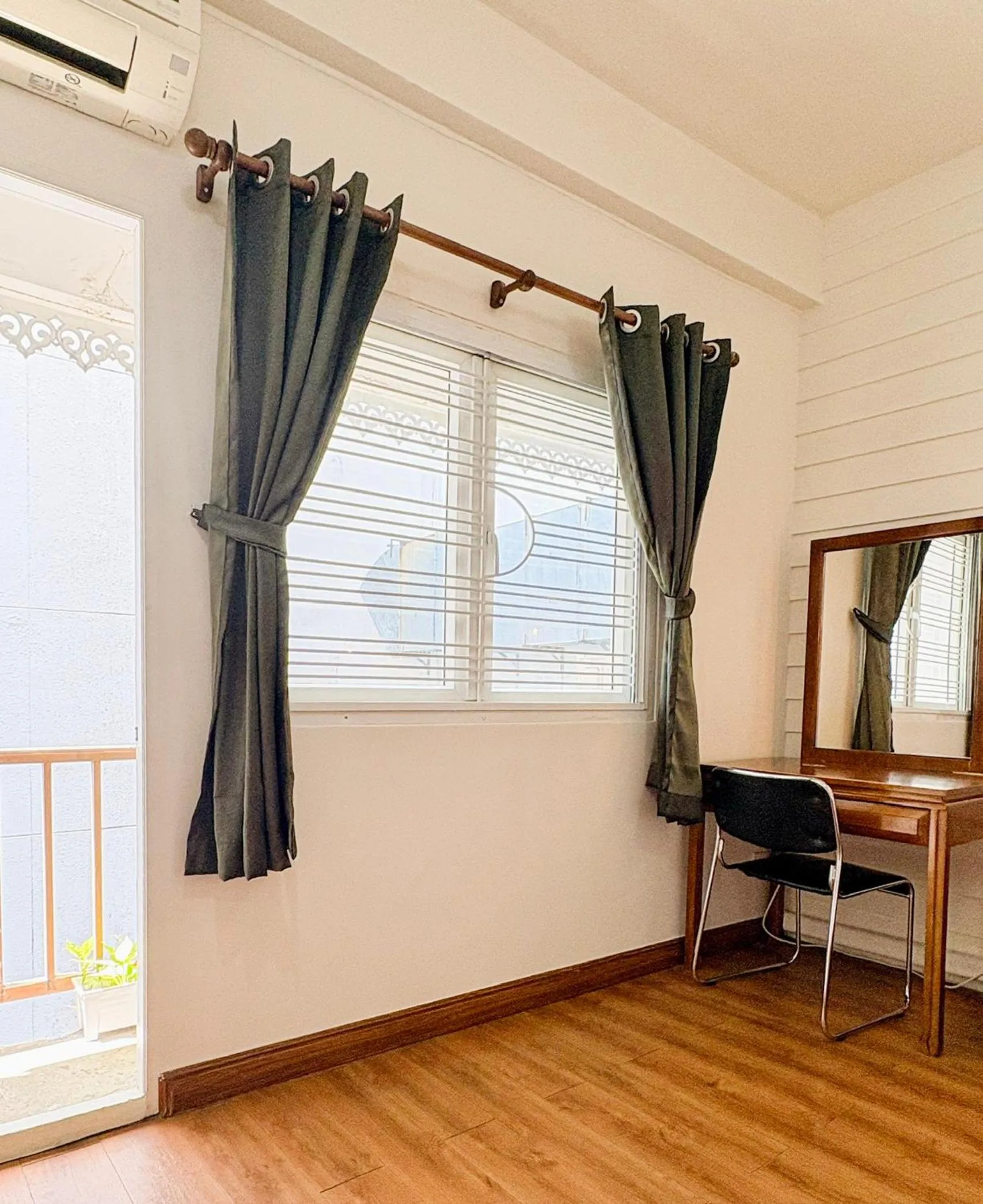 Bedroom in Les Fleurs Bangkok Hostel