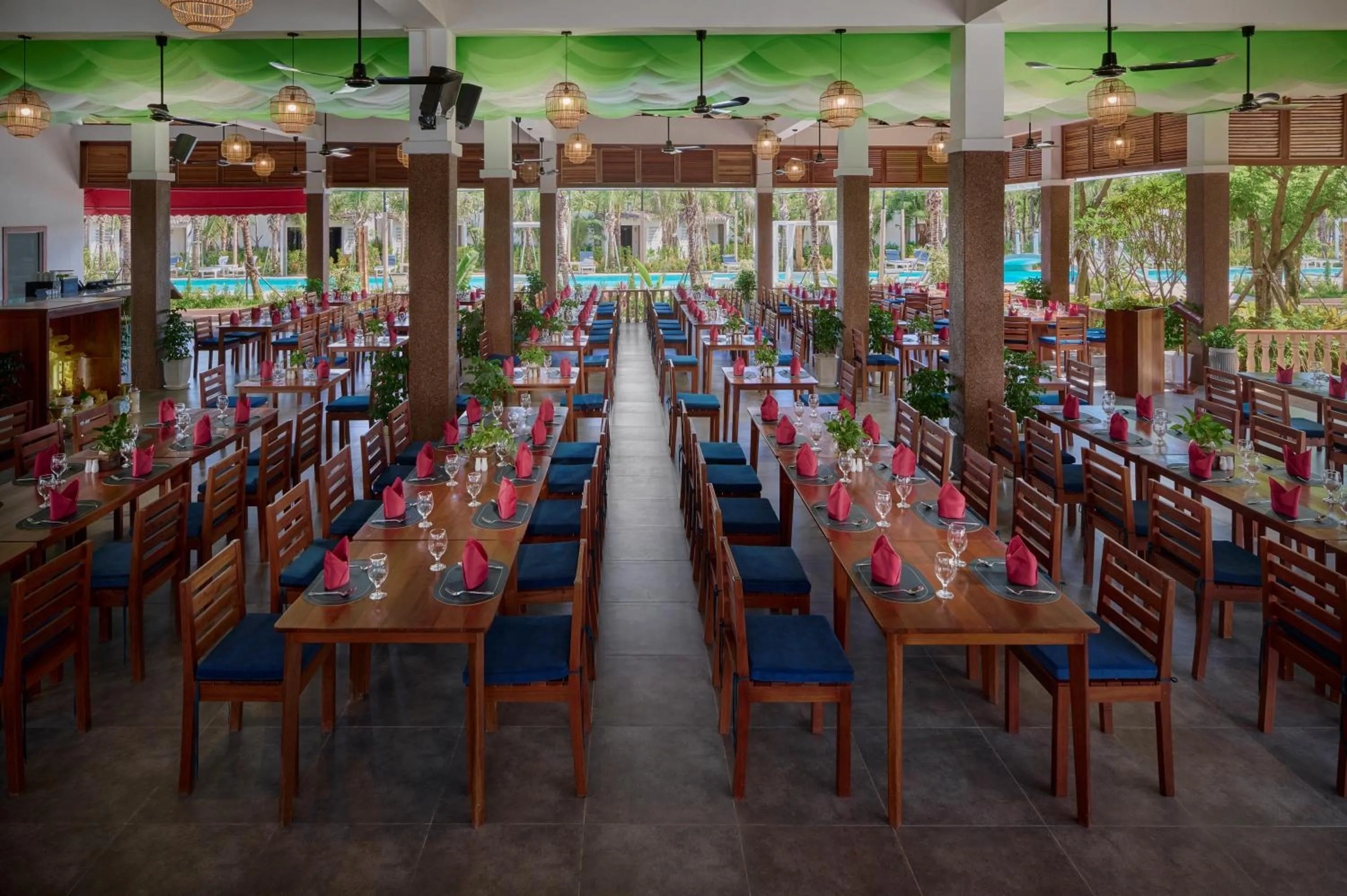 Restaurant/places to eat in Royal Beach Resort and Residence by EHM