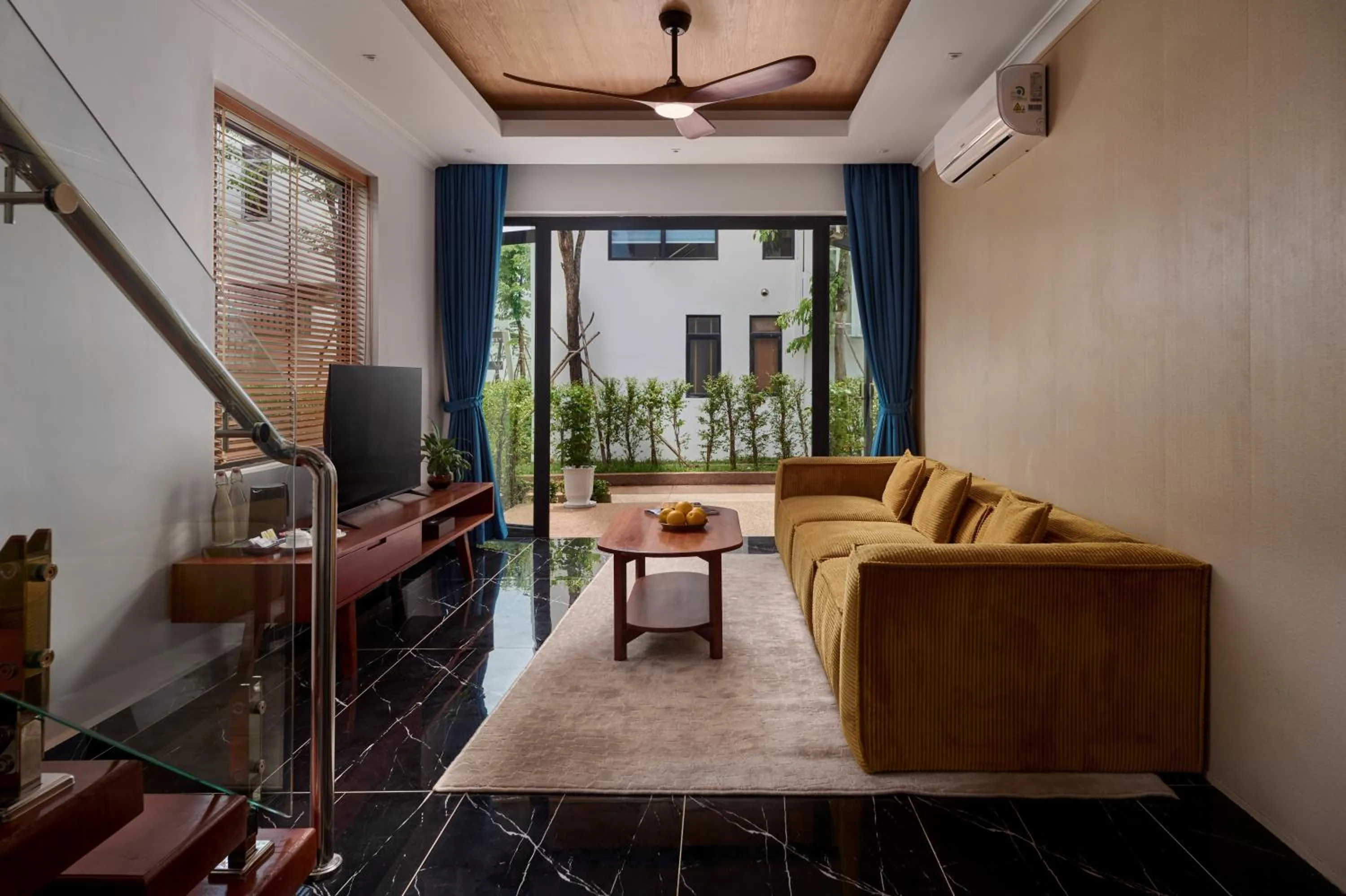 Living room in Royal Beach Resort and Residence by EHM