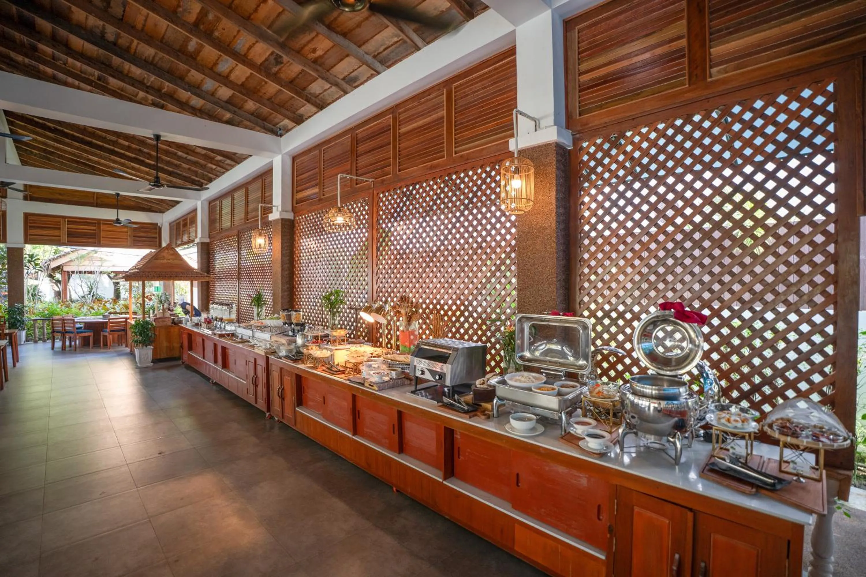 Restaurant/places to eat in Royal Beach Resort and Residence by EHM
