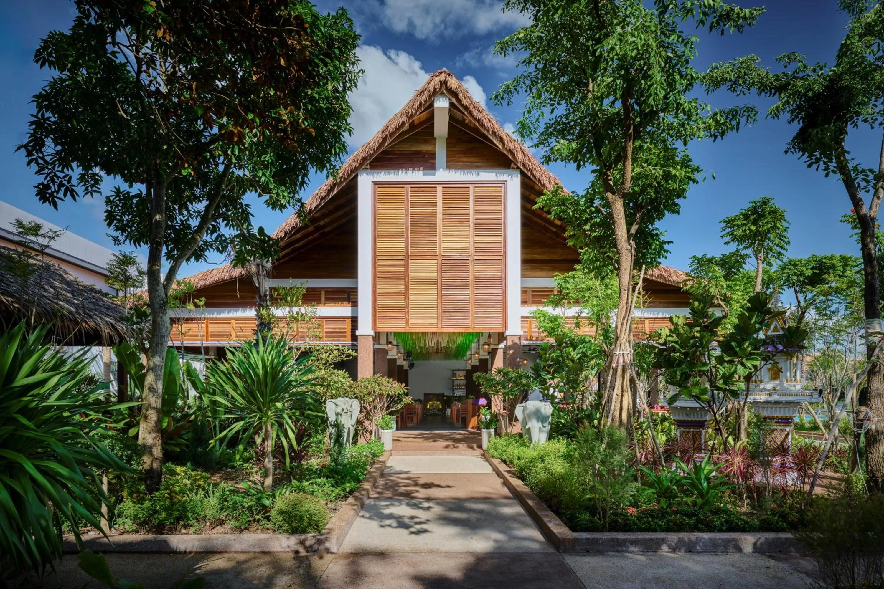 Restaurant/places to eat in Royal Beach Resort and Residence by EHM