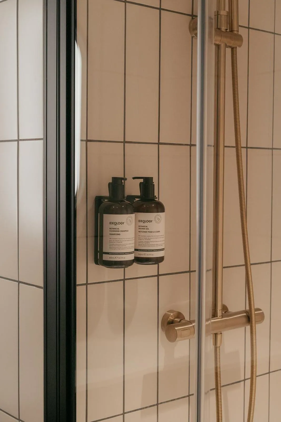 Shower in Via Antwerp