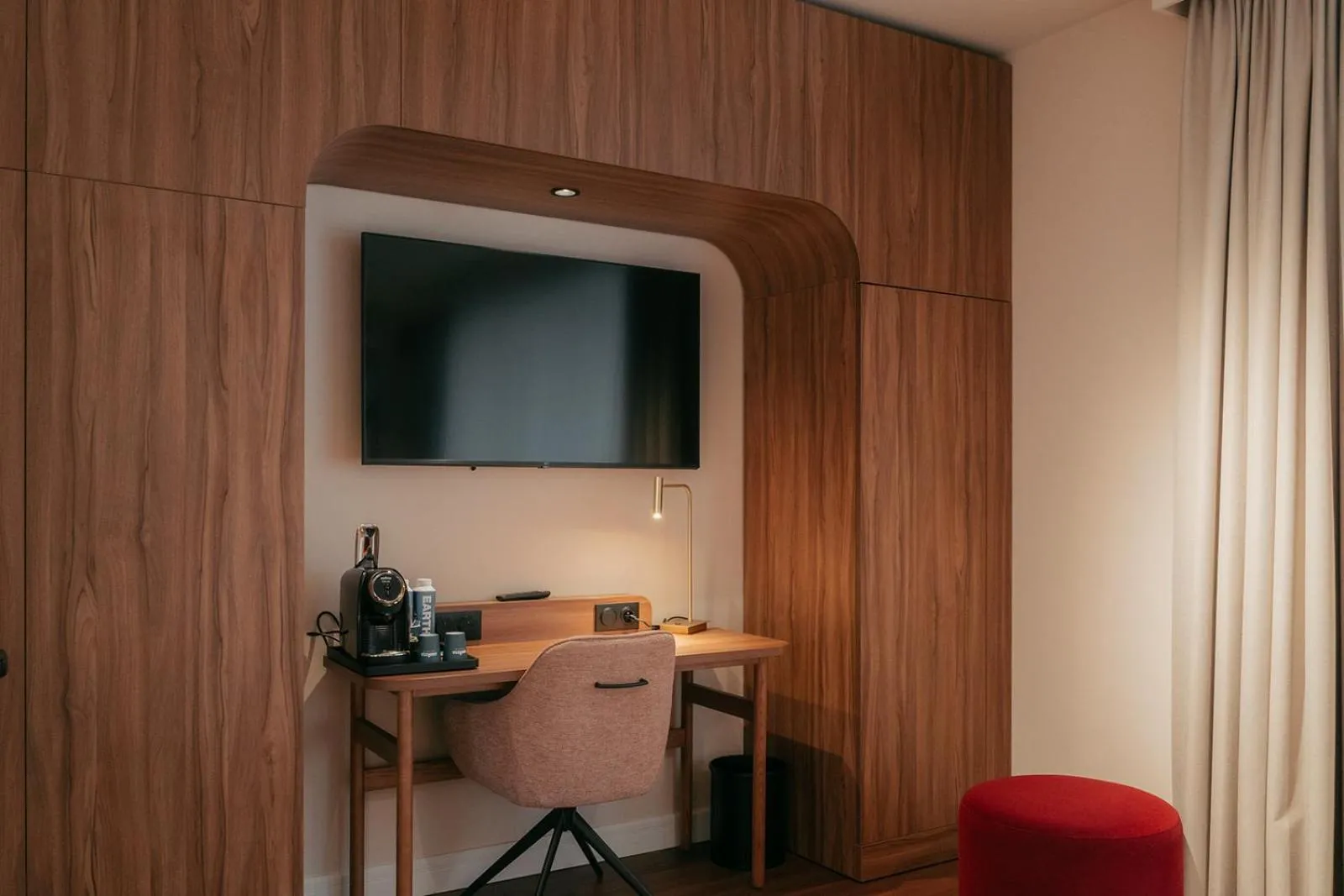 TV and multimedia in Via Antwerp