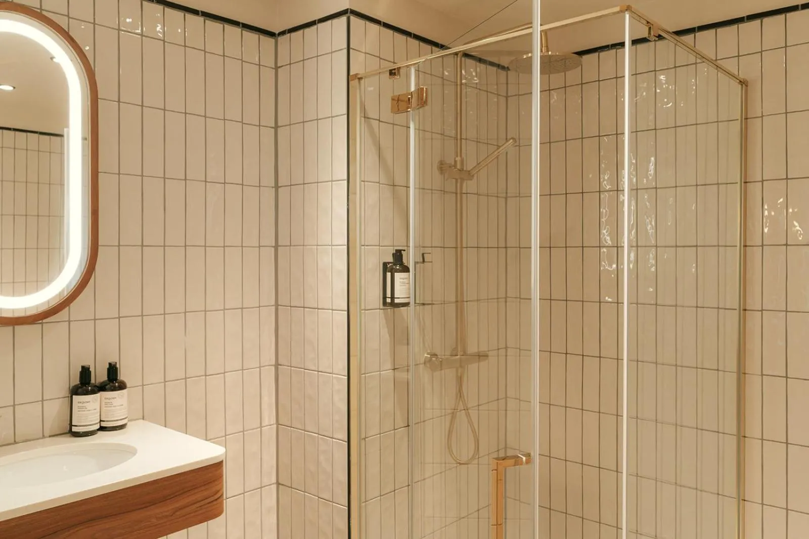 Shower in Via Antwerp