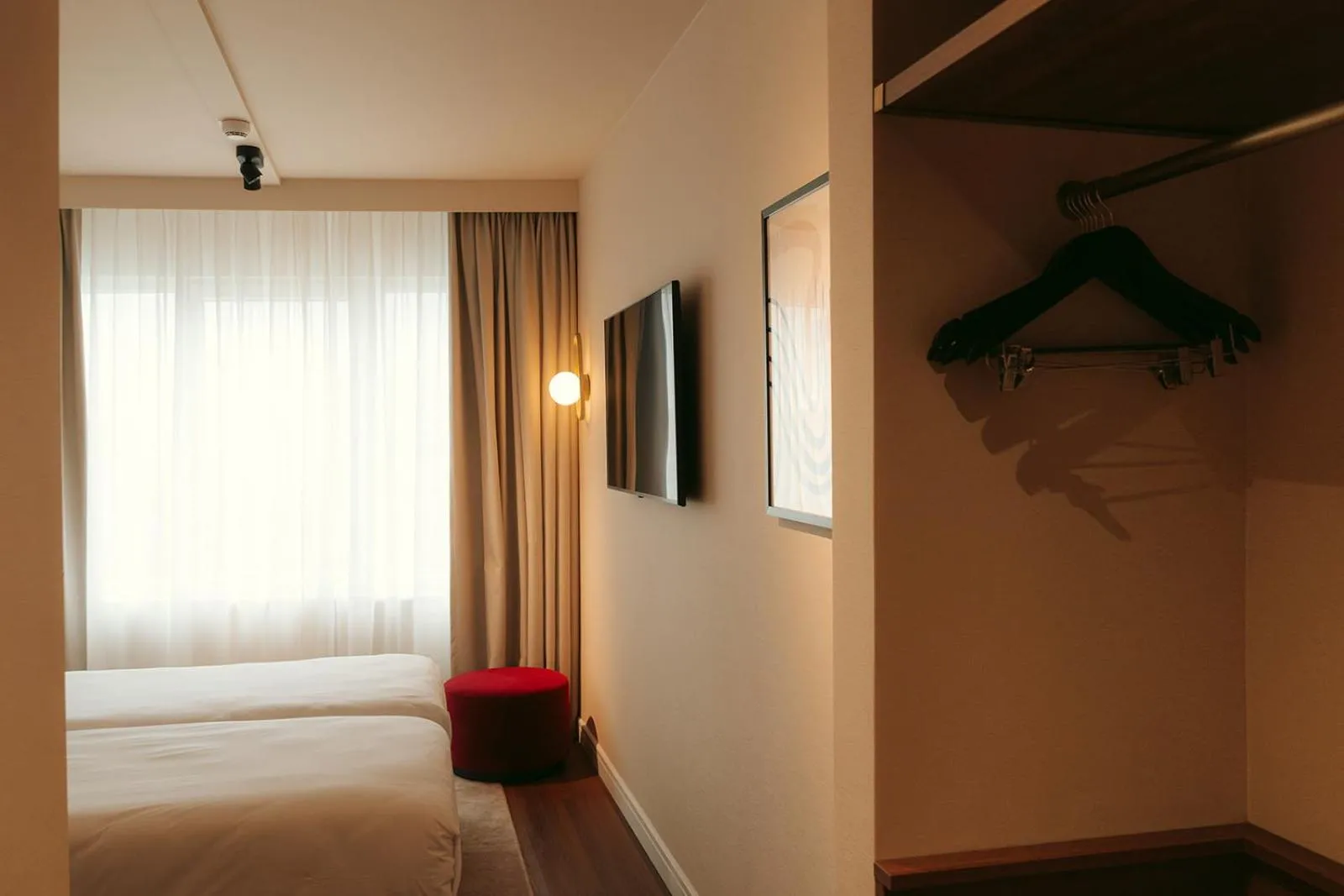Communal lounge/ TV room, Bed in Via Antwerp