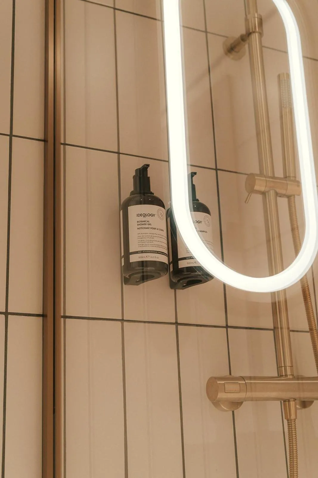 Shower in Via Antwerp