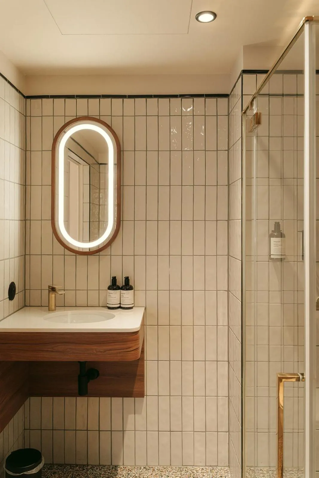 Shower in Via Antwerp