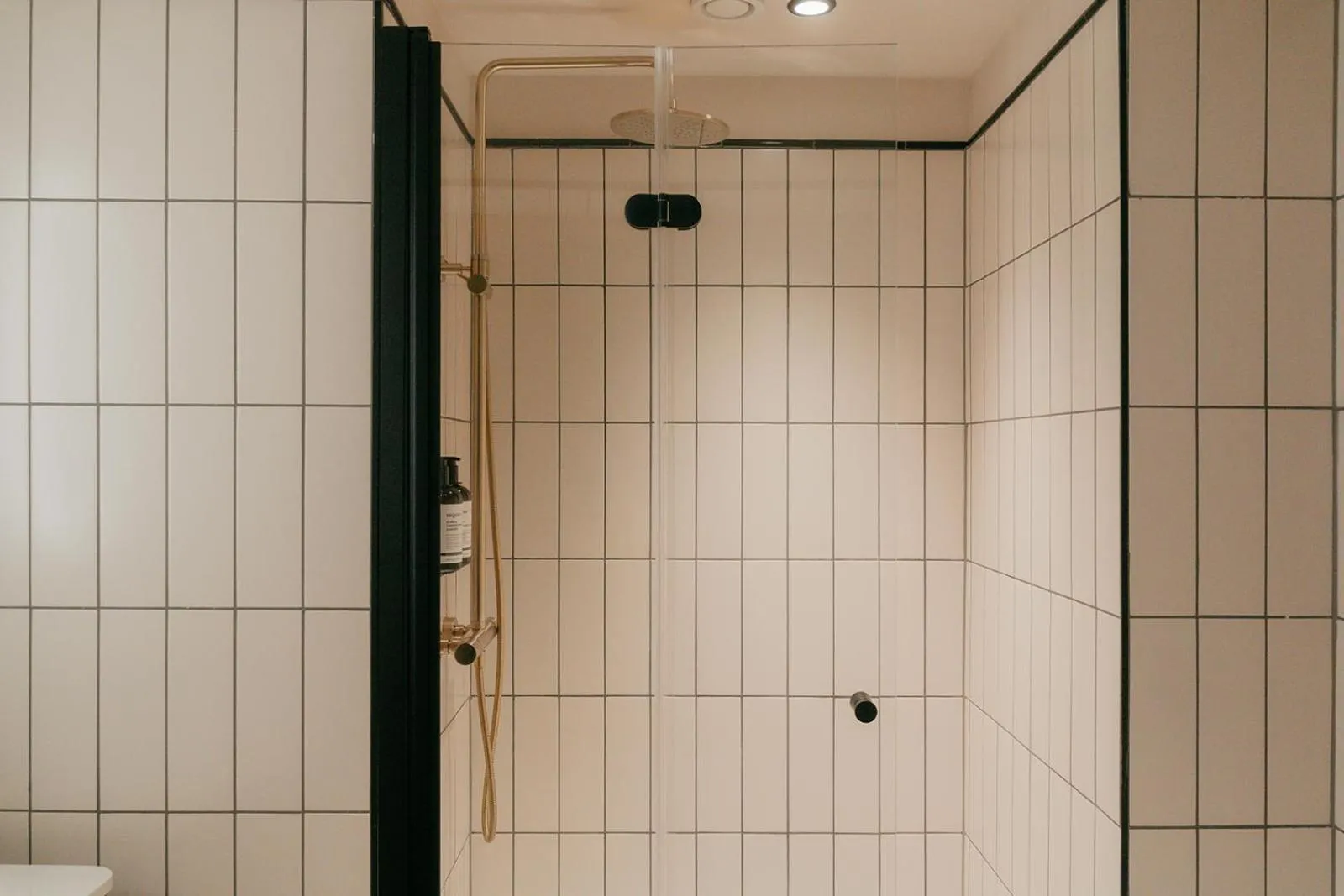 Shower in Via Antwerp