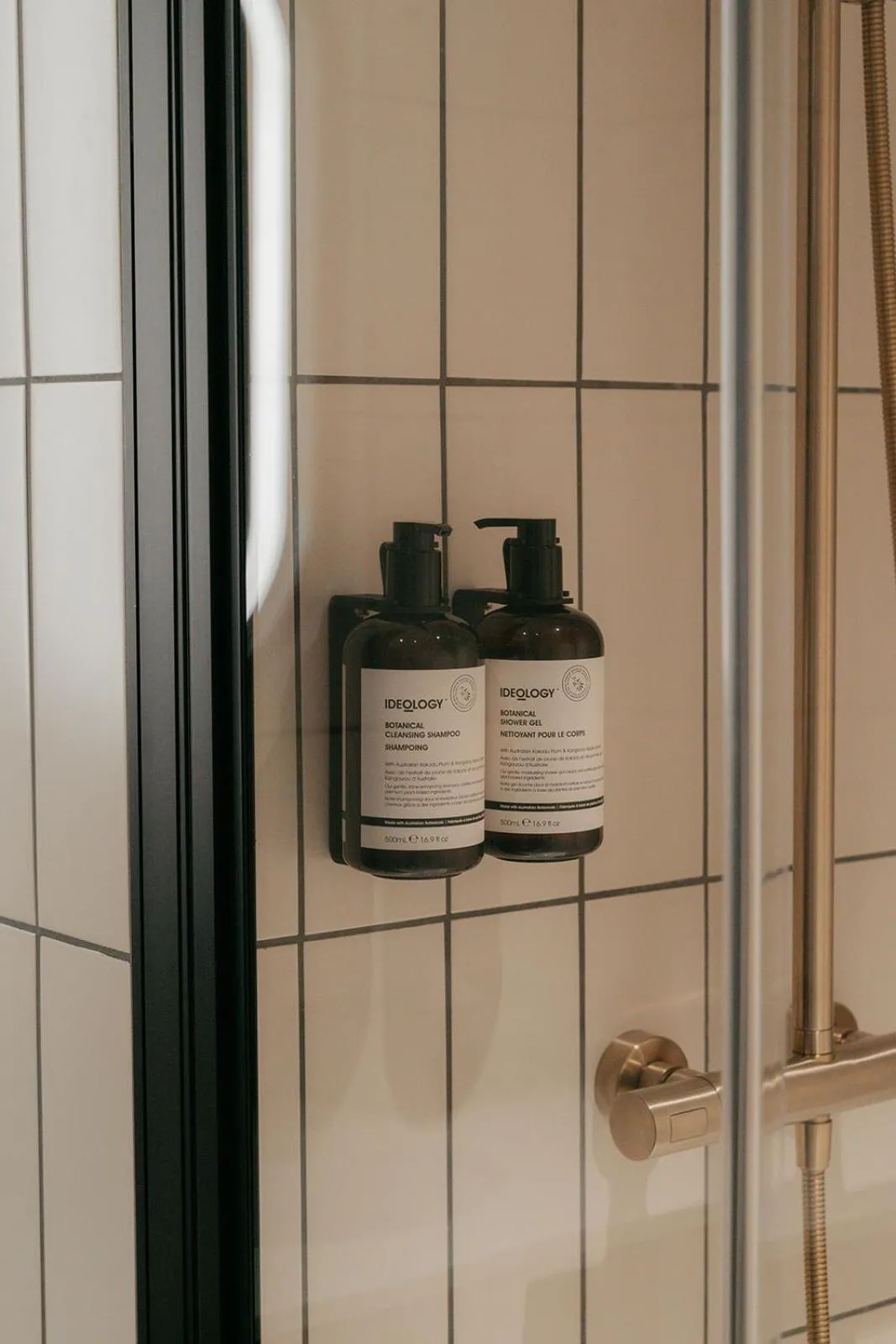 Shower in Via Antwerp
