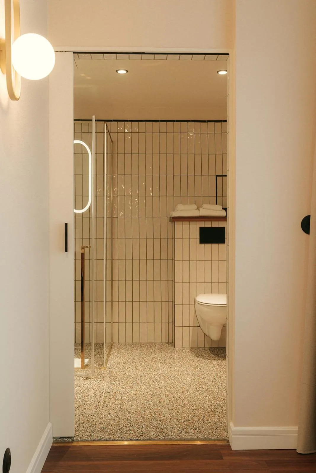 Shower in Via Antwerp