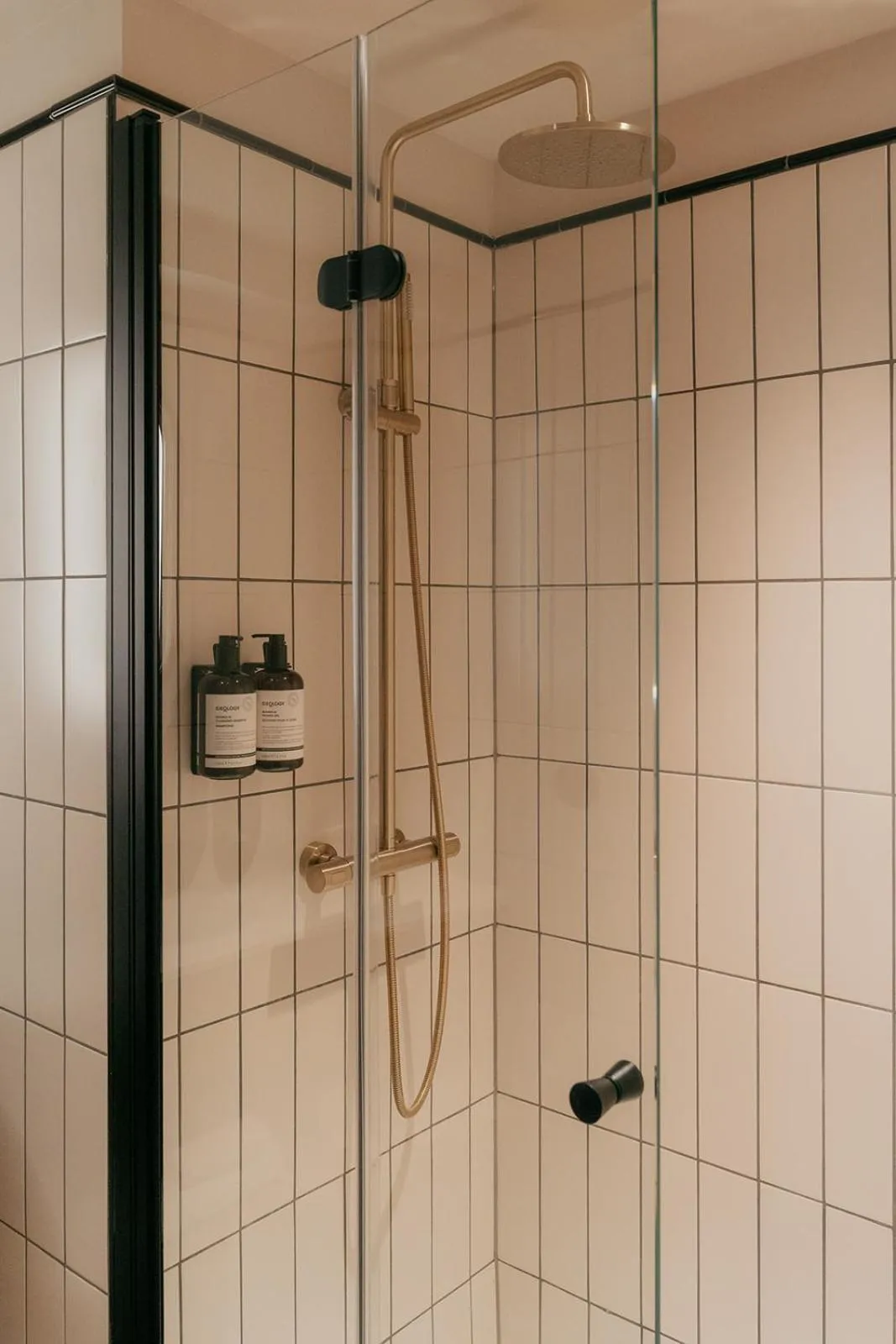 Shower in Via Antwerp