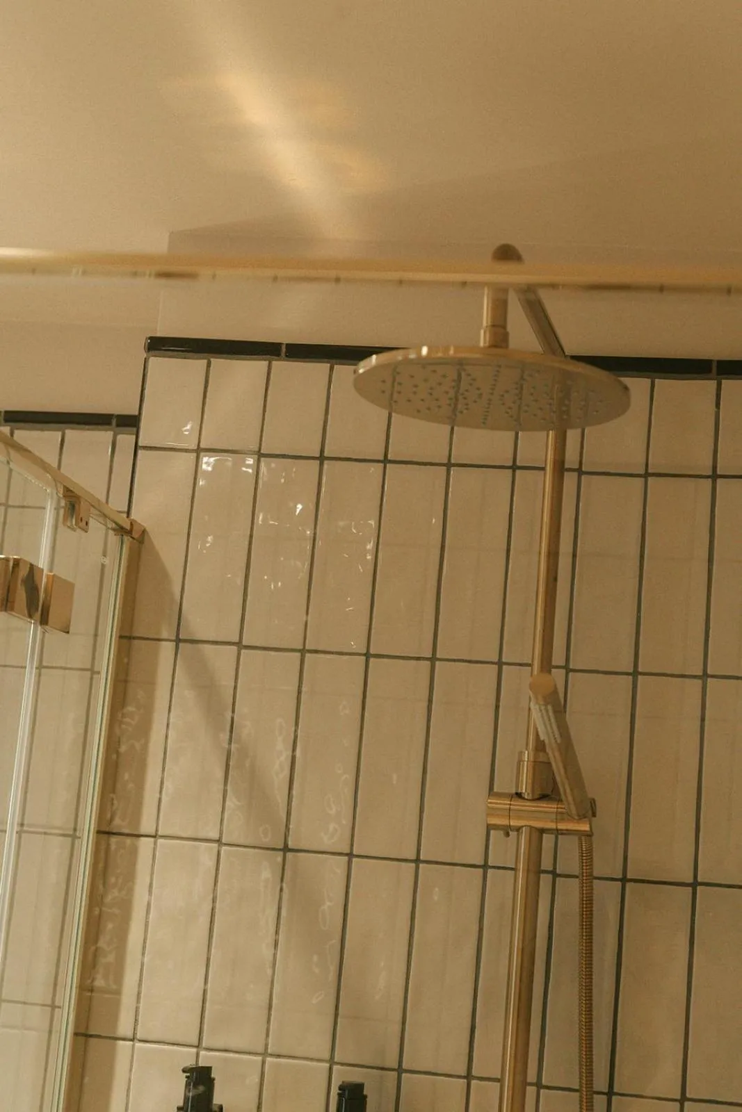 Shower in Via Antwerp