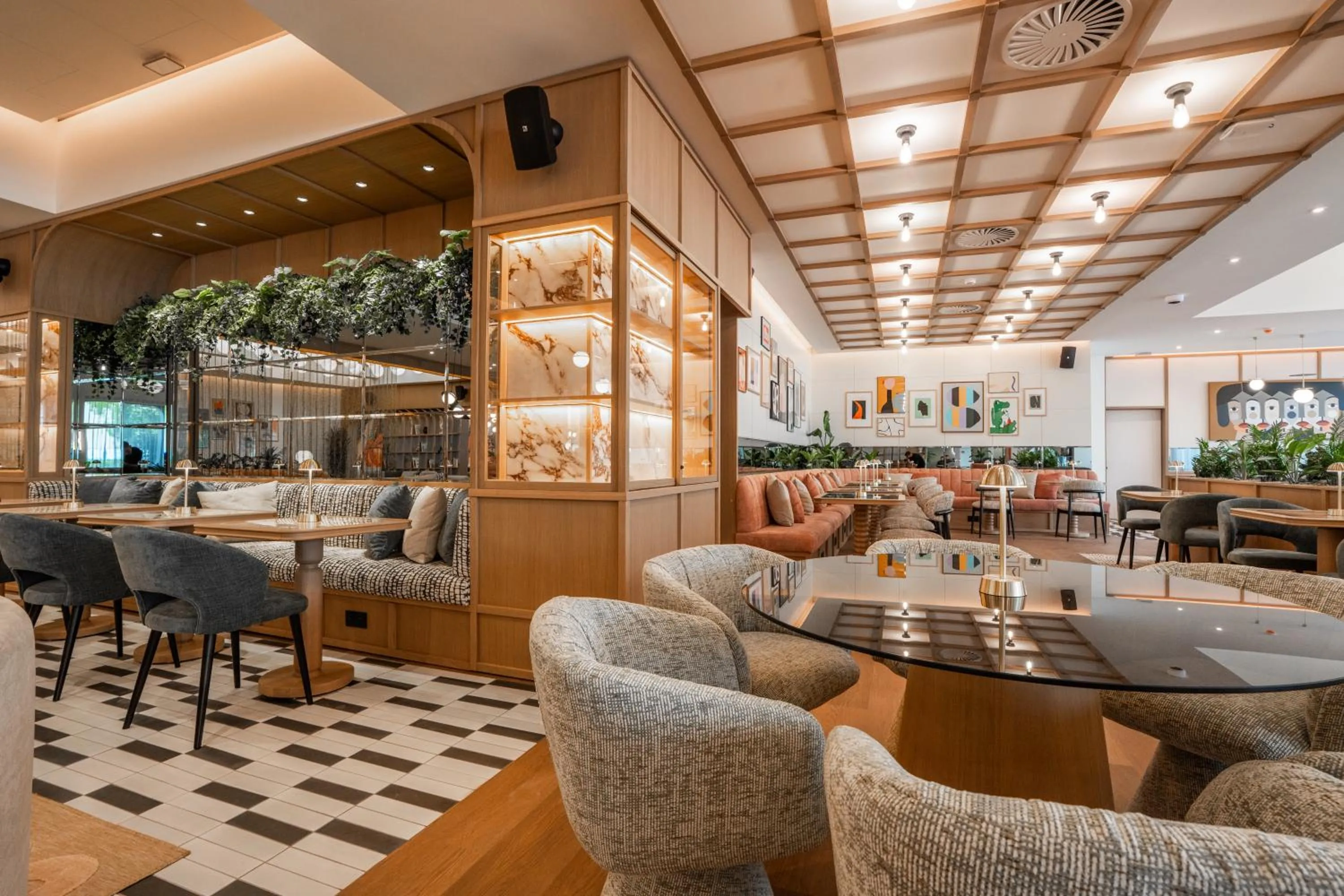 Restaurant/places to eat in Via Antwerp