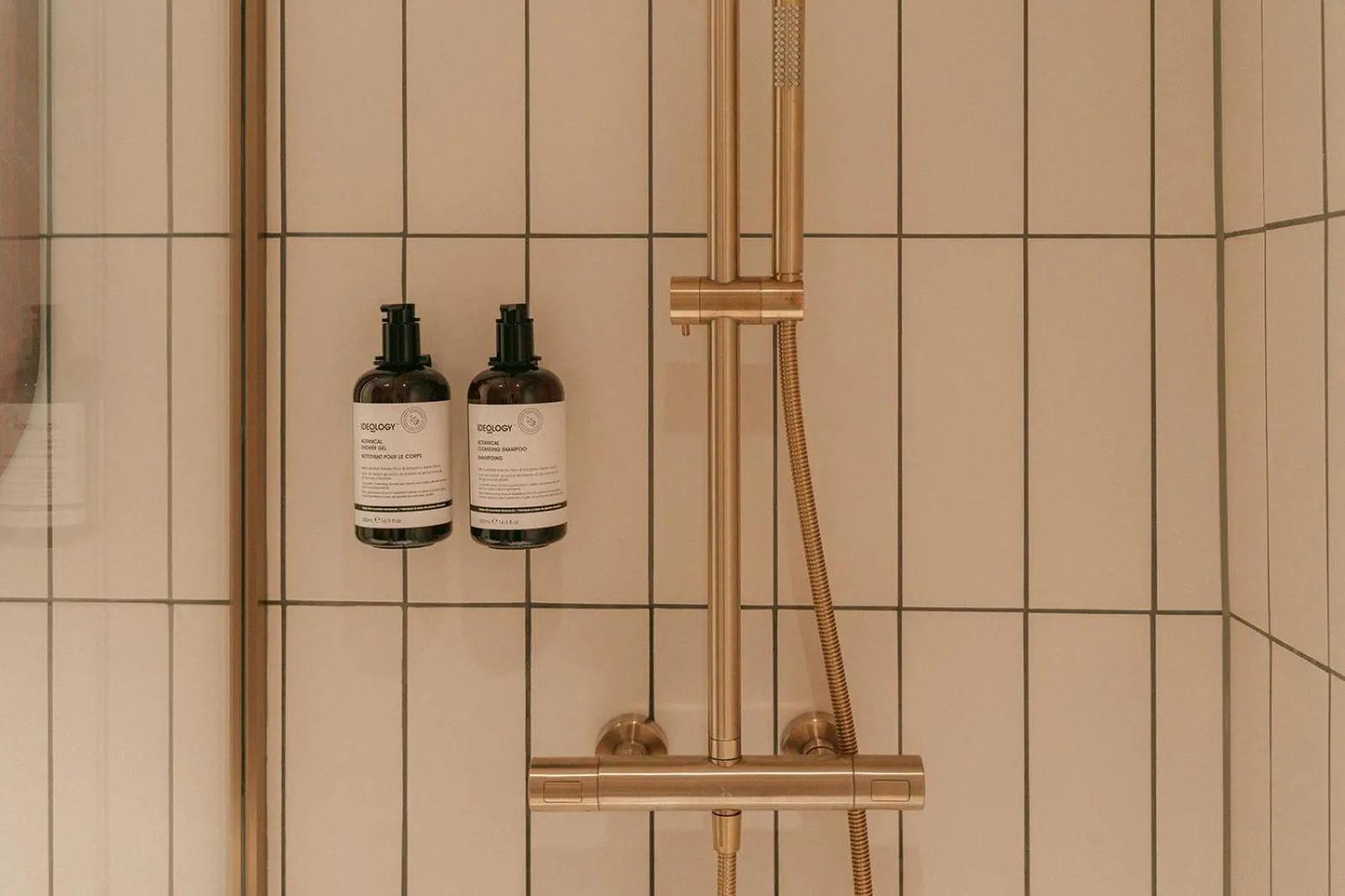Shower in Via Antwerp
