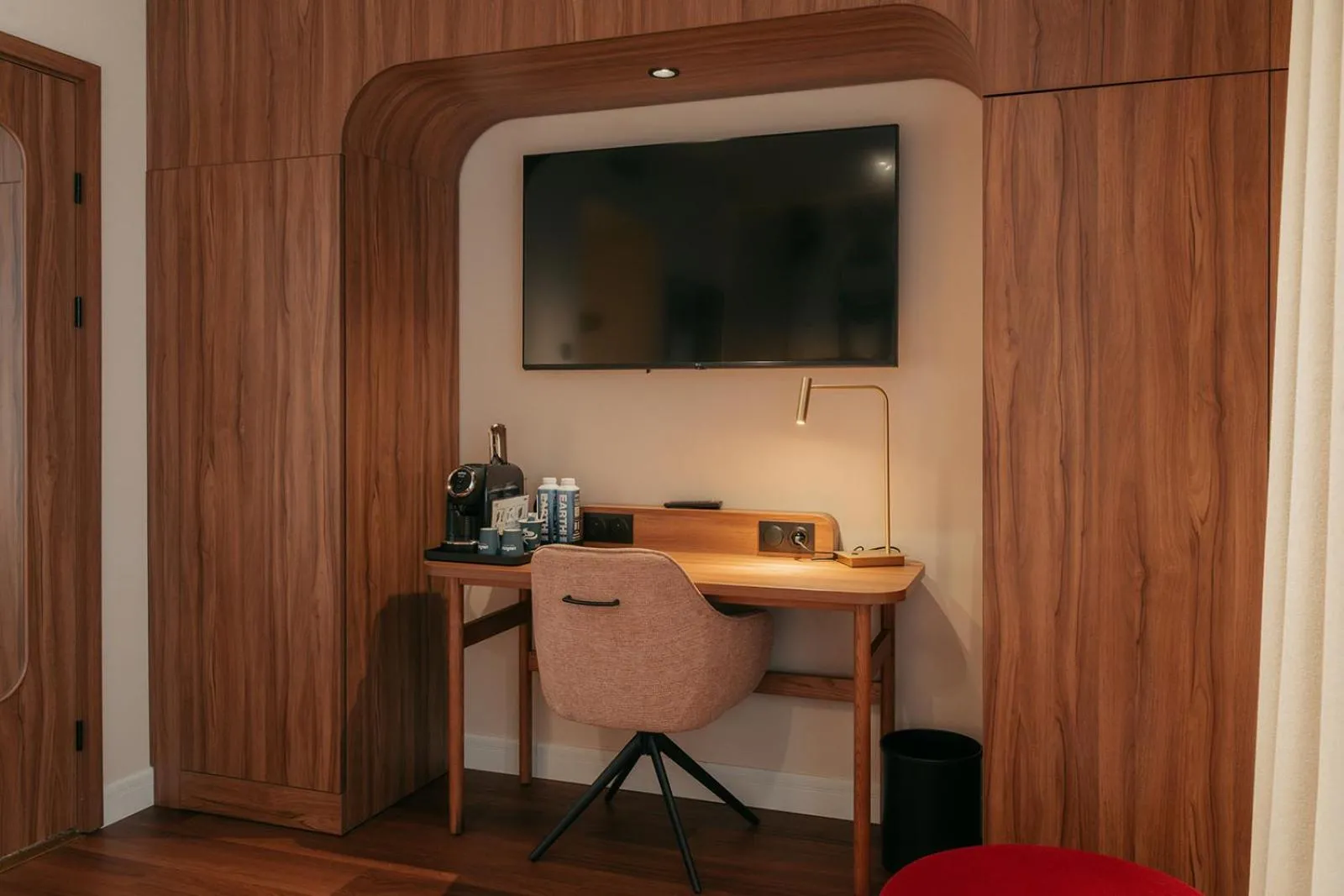 TV and multimedia in Via Antwerp