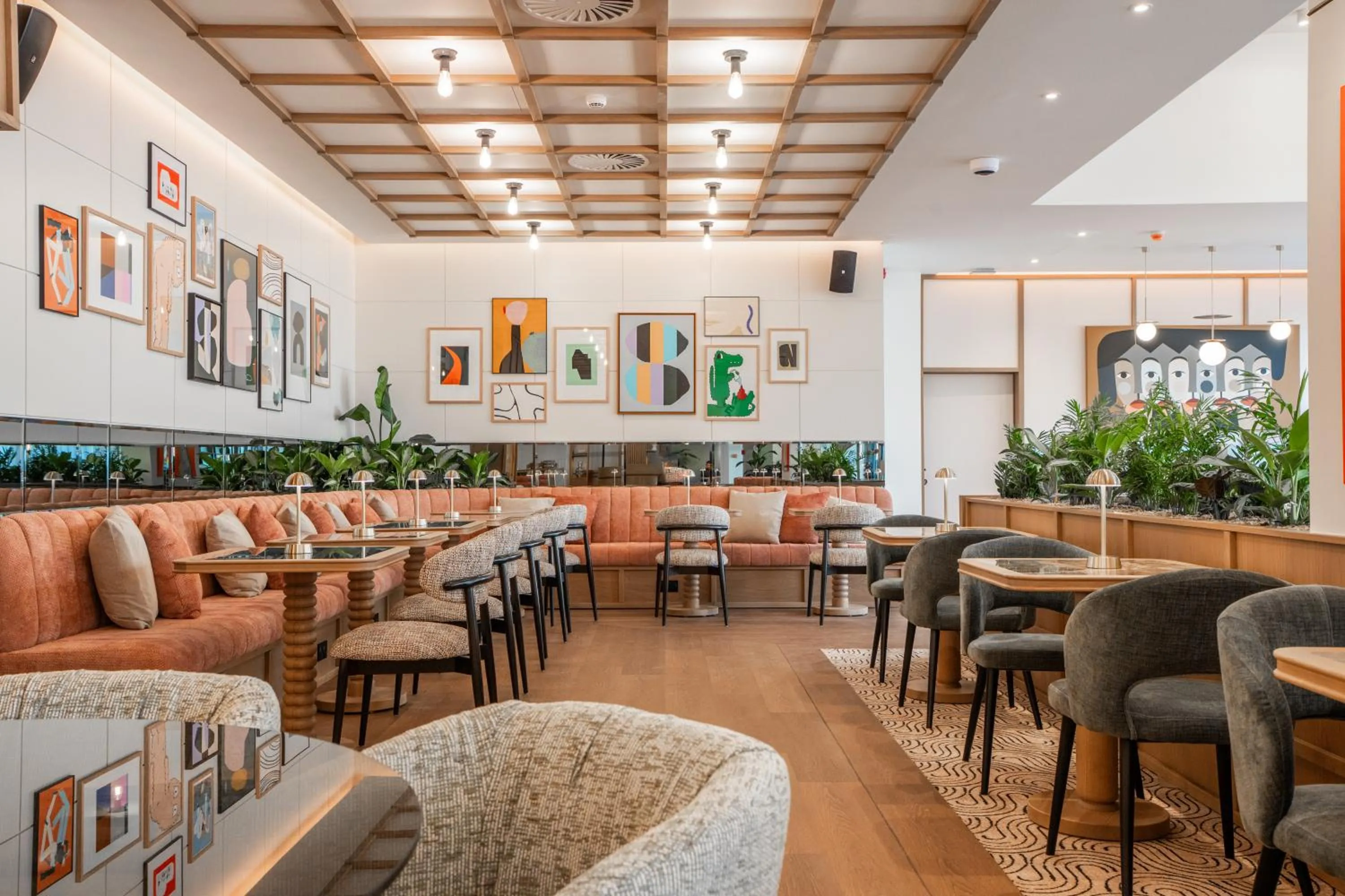 Restaurant/places to eat in Via Antwerp