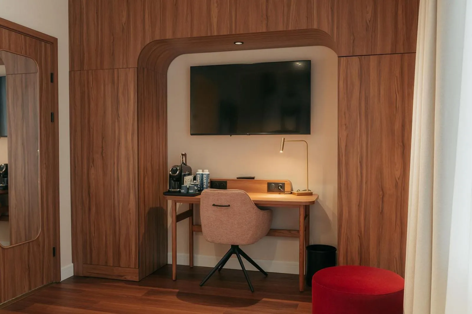 TV and multimedia in Via Antwerp
