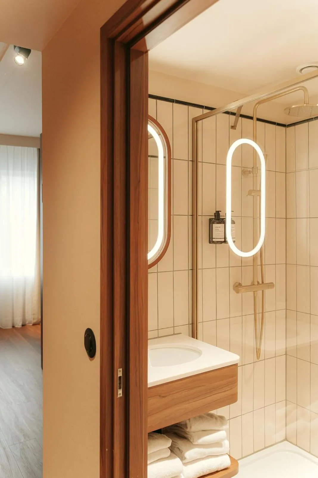 Shower in Via Antwerp
