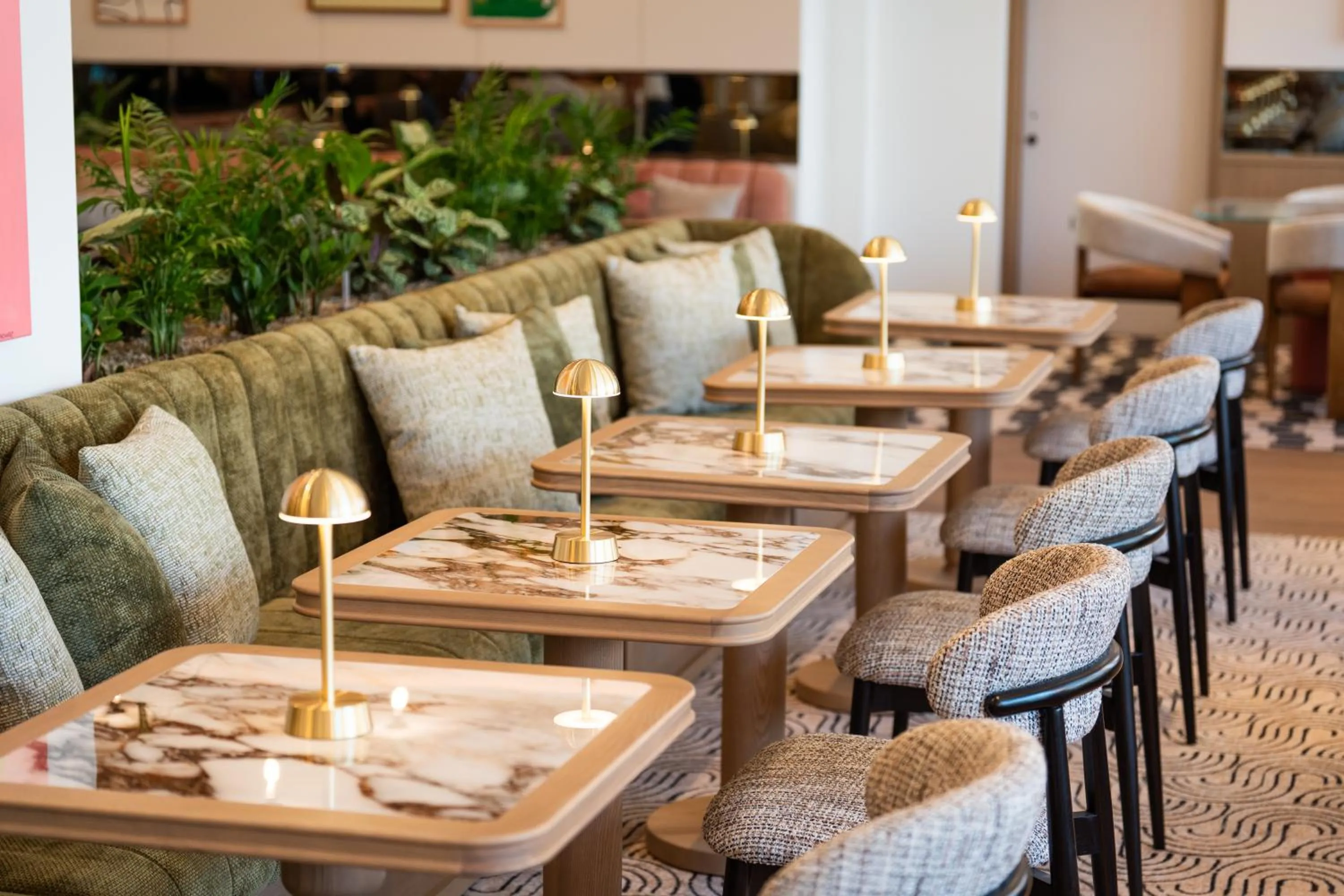 Restaurant/places to eat in Via Antwerp