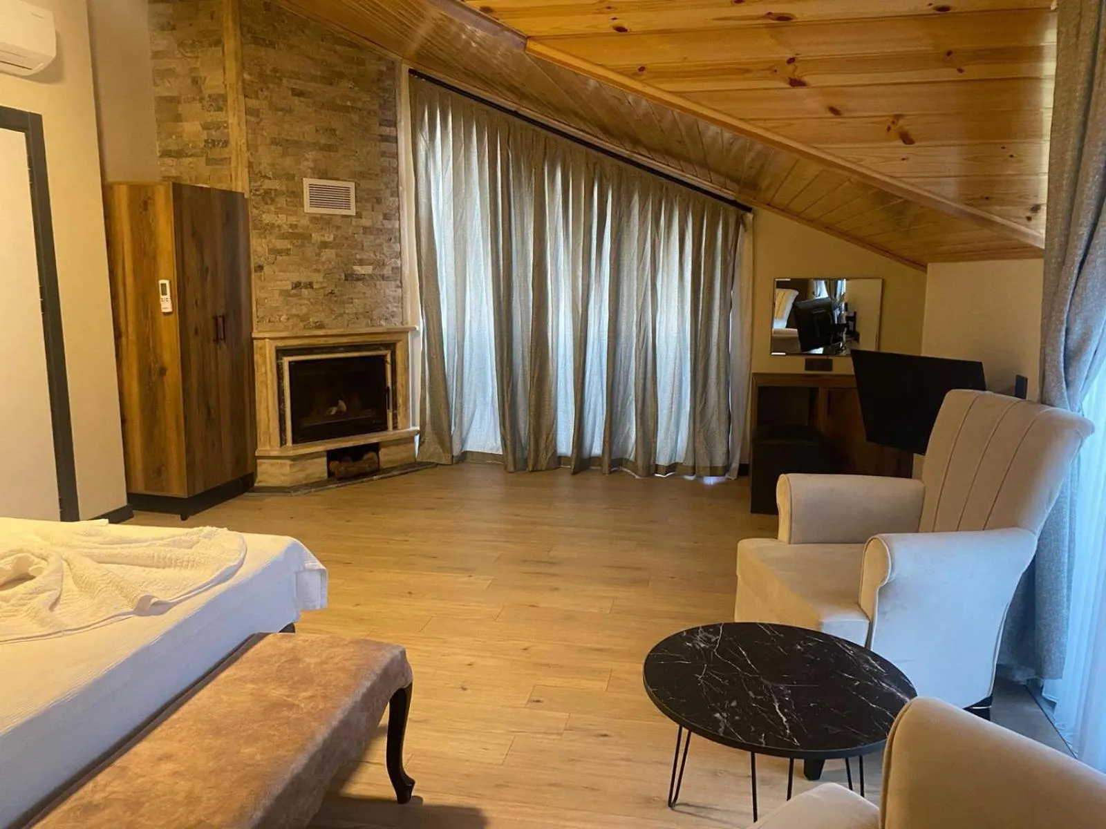 TV and multimedia in Ağva Capella Hideaway Hotel