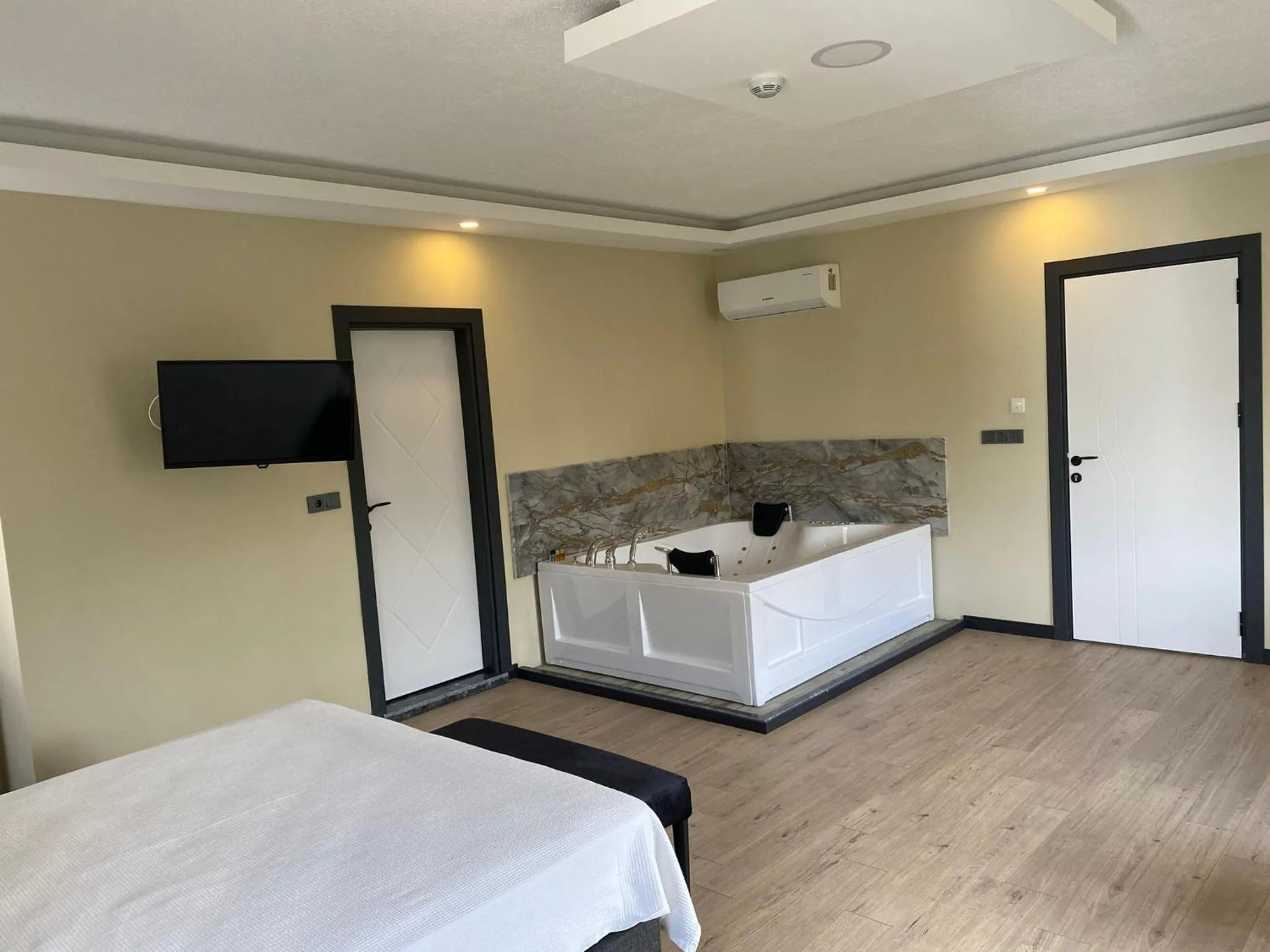 Photo of the whole room, Bed in Ağva Capella Hideaway Hotel