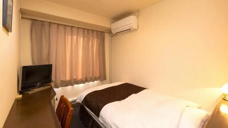 Single Room with Shared Bath - Non-Smoking in New Gloria Oita Hotel Single Room with Shared Bath - Non-Smoking in New Gloria Oita Hotel