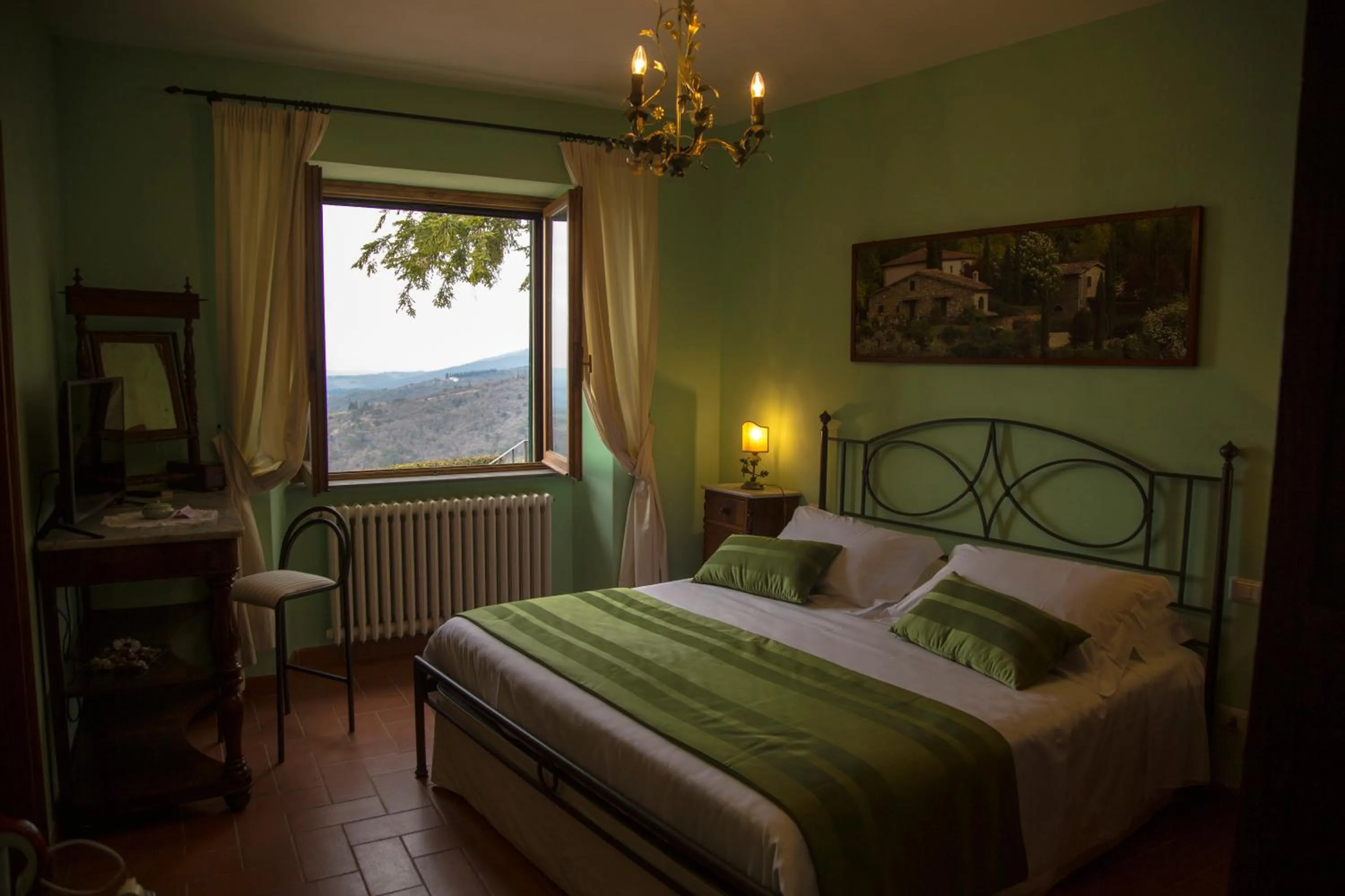 Photo of the whole room, Bed in Castellinuzza