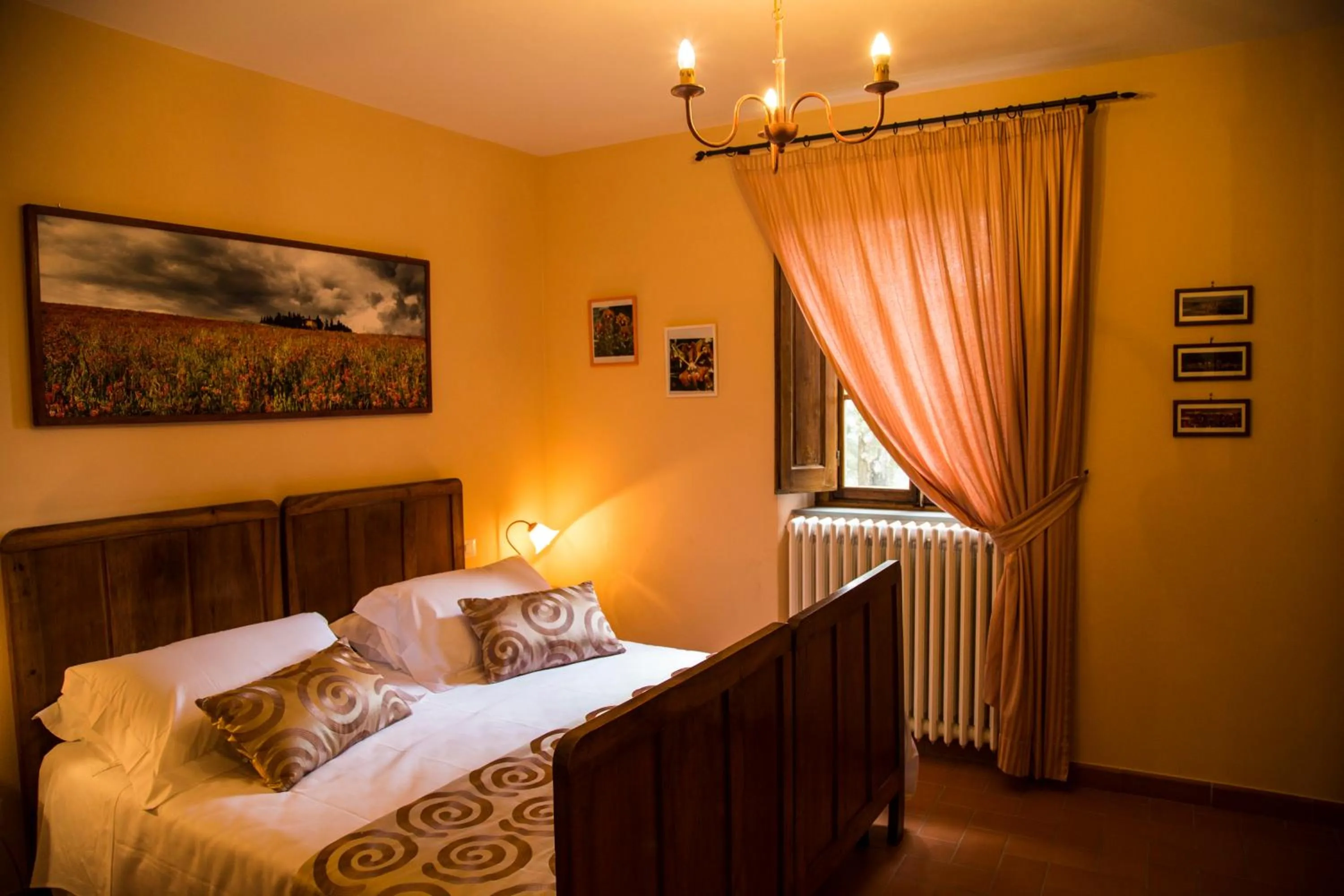 Inner courtyard view, Bed in Castellinuzza